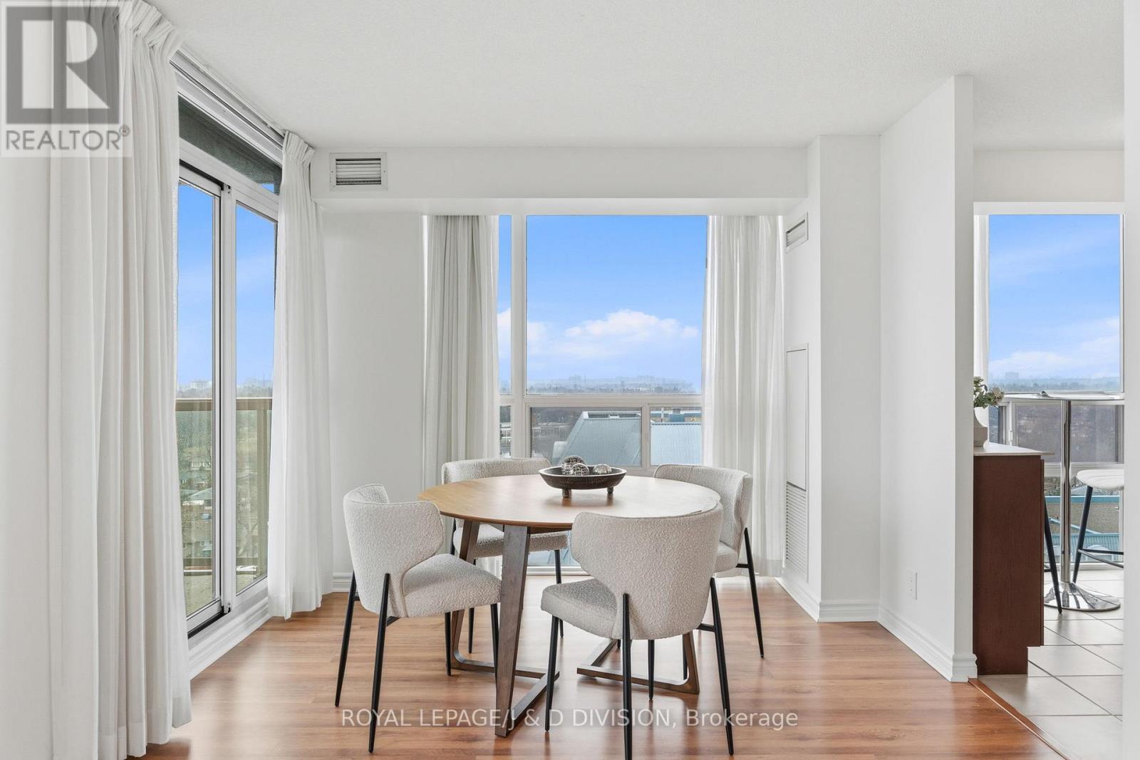 












1610 - 68 GRANGEWAY AVENUE

,
Toronto,




Ontario
M1H0A1

