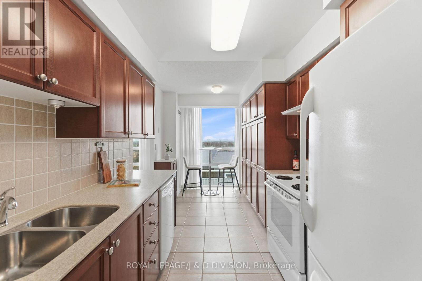 












1610 - 68 GRANGEWAY AVENUE

,
Toronto,




Ontario
M1H0A1

