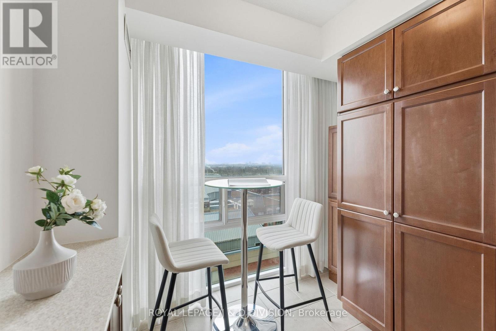 












1610 - 68 GRANGEWAY AVENUE

,
Toronto,




Ontario
M1H0A1

