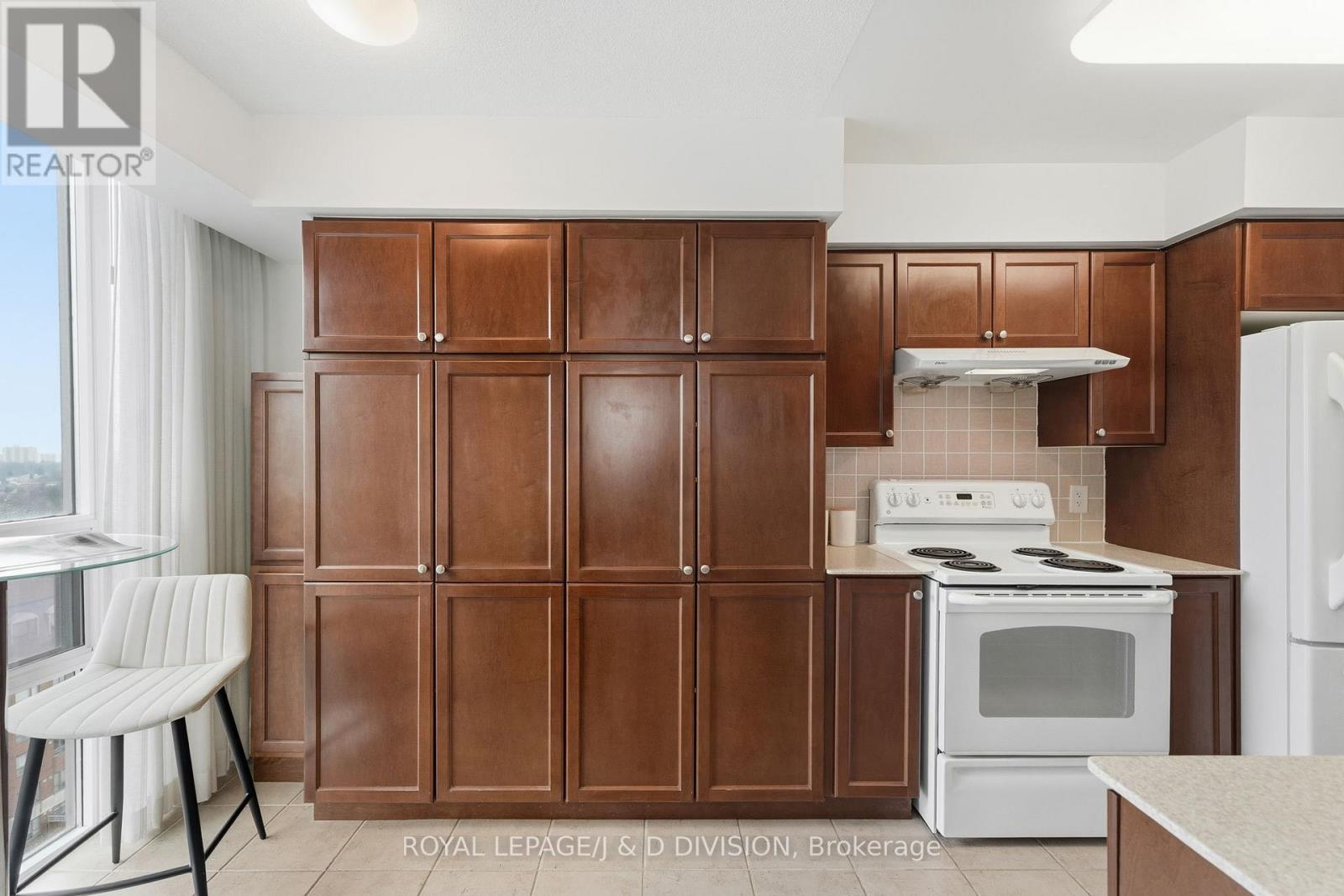 












1610 - 68 GRANGEWAY AVENUE

,
Toronto,




Ontario
M1H0A1

