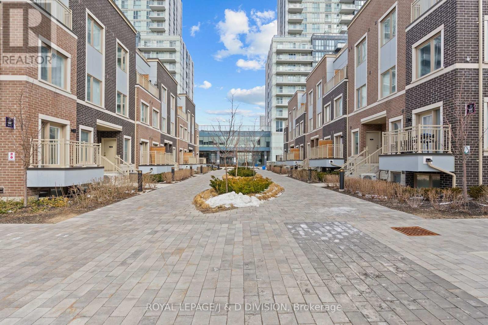 












57 - 31 HONEYCRISP CRESCENT

,
Vaughan,




Ontario
L4K0N6

