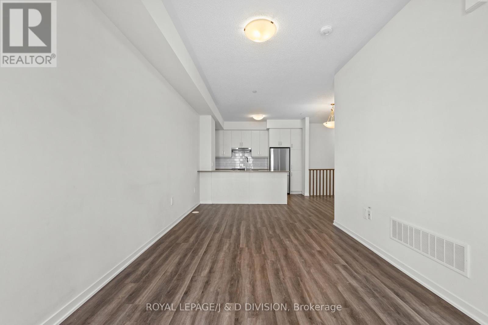 












57 - 31 HONEYCRISP CRESCENT

,
Vaughan,




Ontario
L4K0N6

