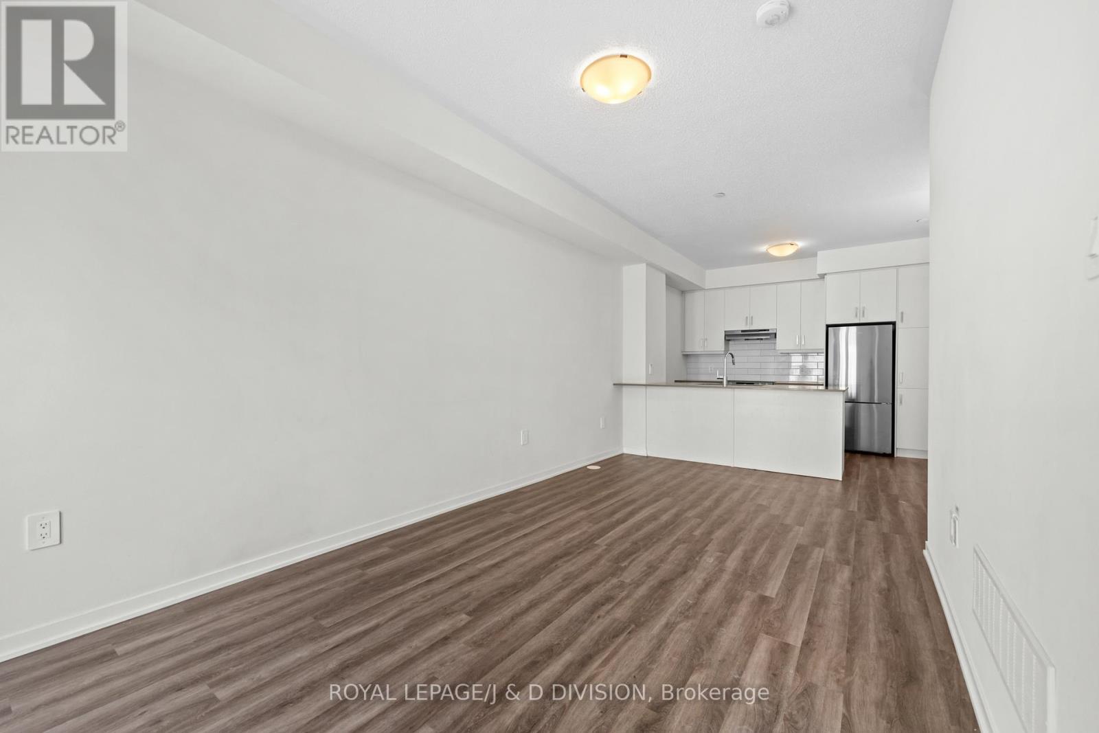 












57 - 31 HONEYCRISP CRESCENT

,
Vaughan,




Ontario
L4K0N6

