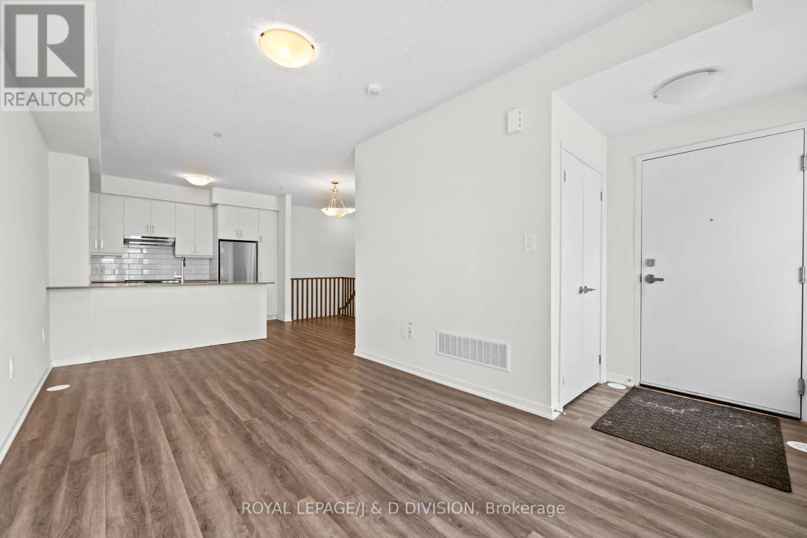 












57 - 31 HONEYCRISP CRESCENT

,
Vaughan,




Ontario
L4K0N6

