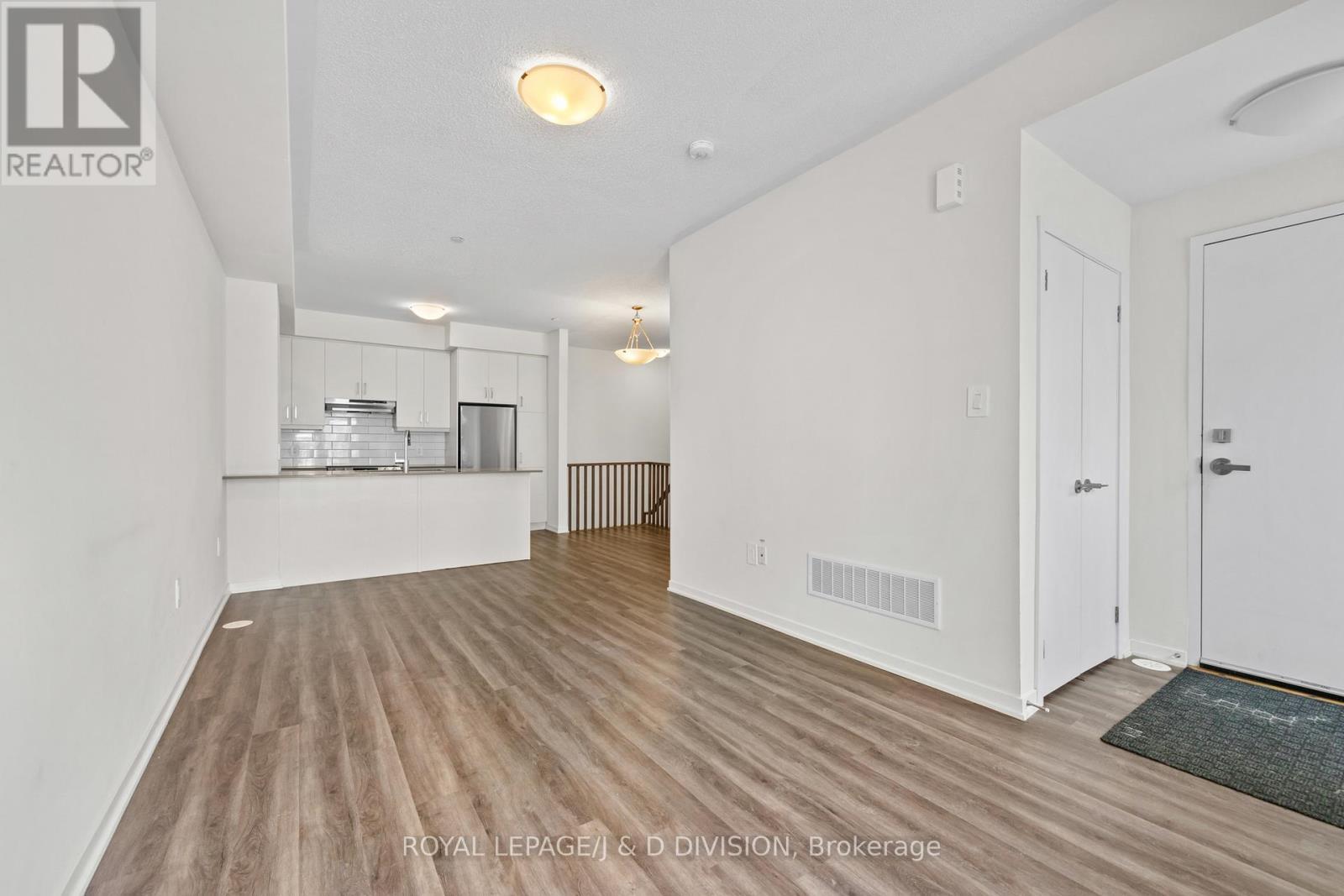 












57 - 31 HONEYCRISP CRESCENT

,
Vaughan,




Ontario
L4K0N6

