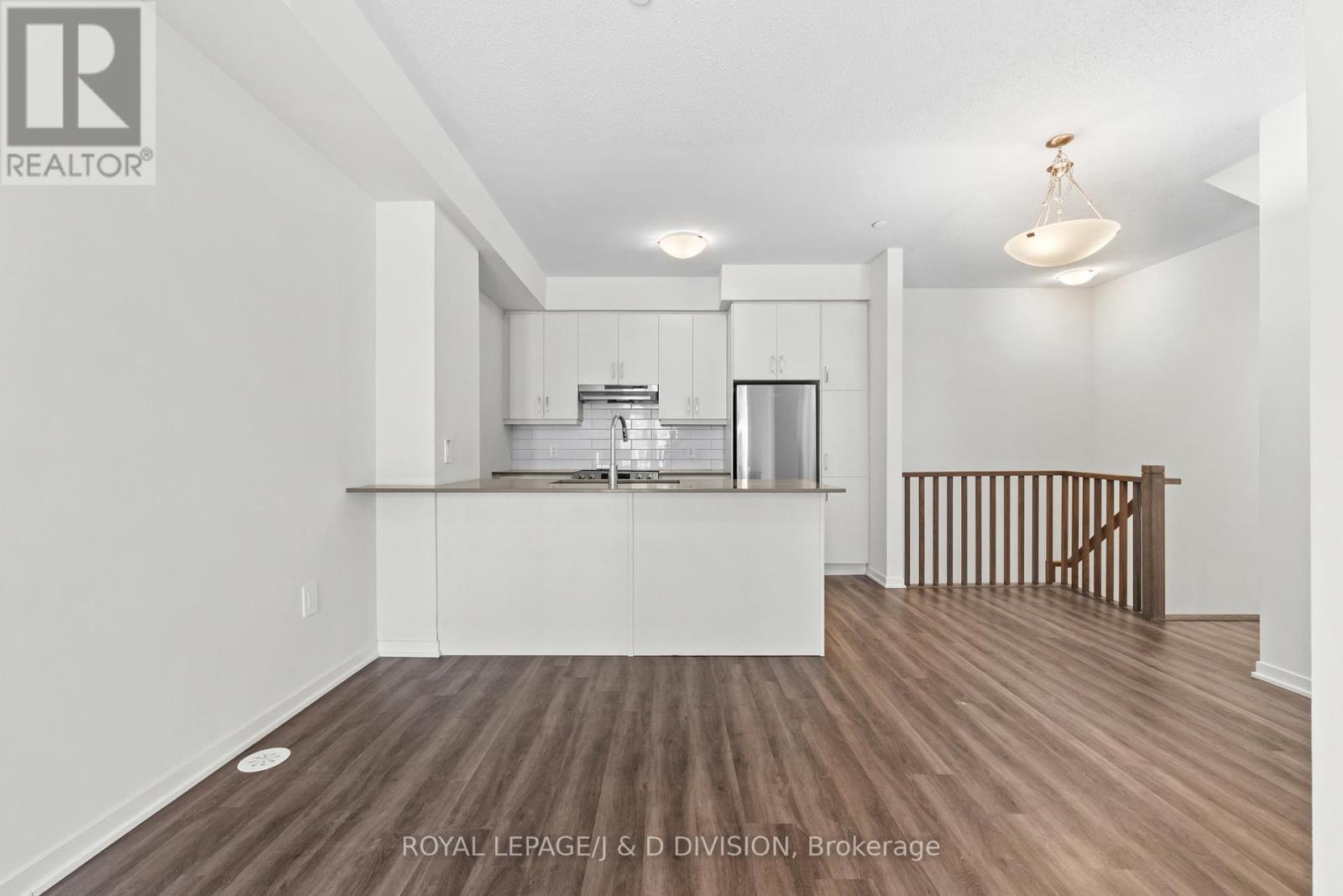 












57 - 31 HONEYCRISP CRESCENT

,
Vaughan,




Ontario
L4K0N6

