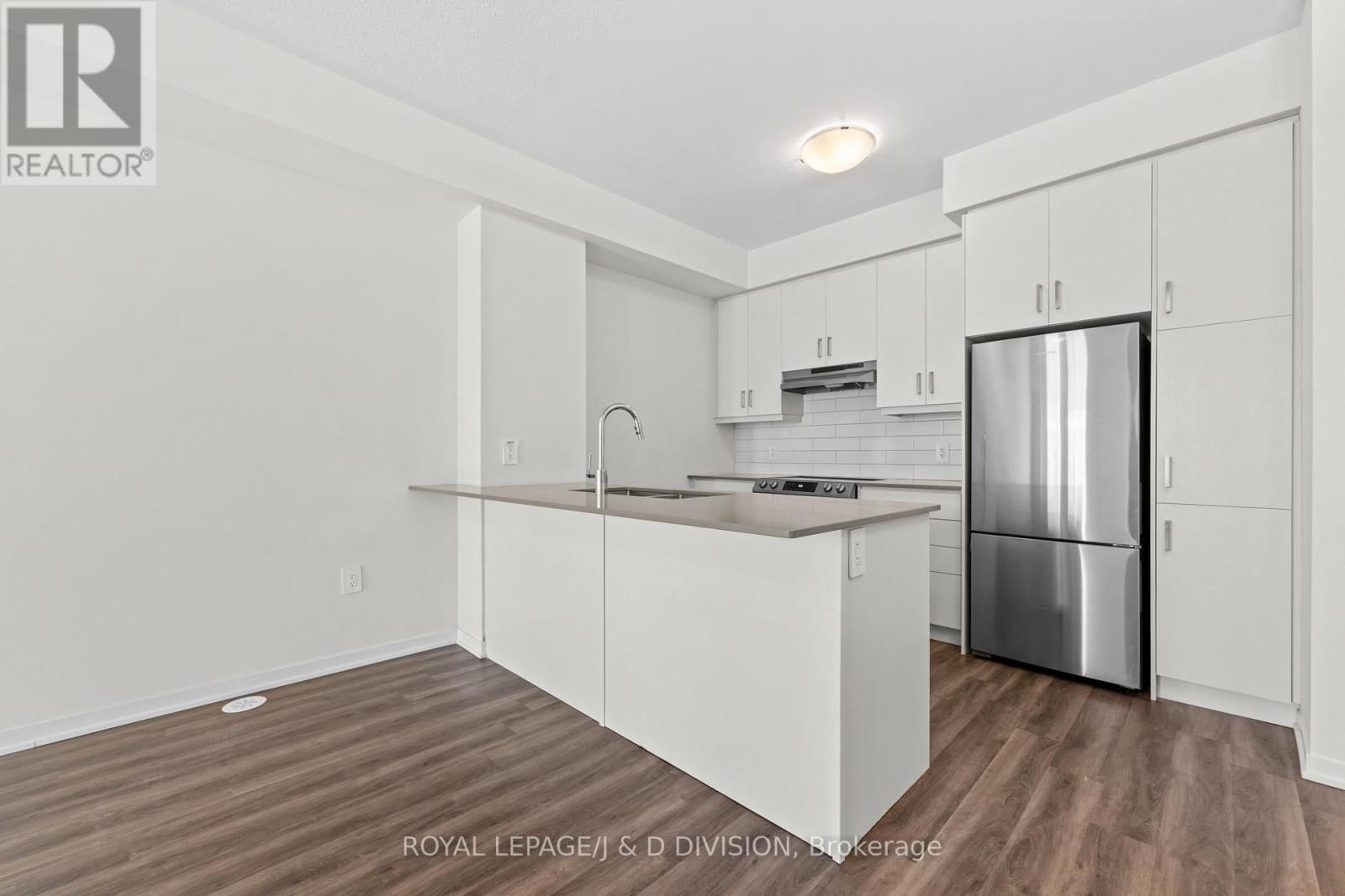 












57 - 31 HONEYCRISP CRESCENT

,
Vaughan,




Ontario
L4K0N6

