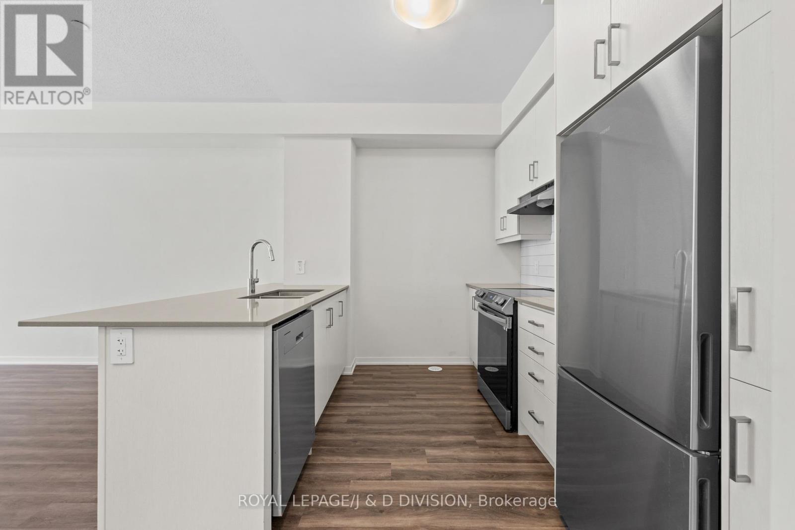 












57 - 31 HONEYCRISP CRESCENT

,
Vaughan,




Ontario
L4K0N6

