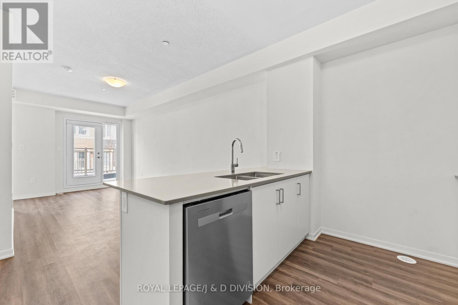 












57 - 31 HONEYCRISP CRESCENT

,
Vaughan,




Ontario
L4K0N6

