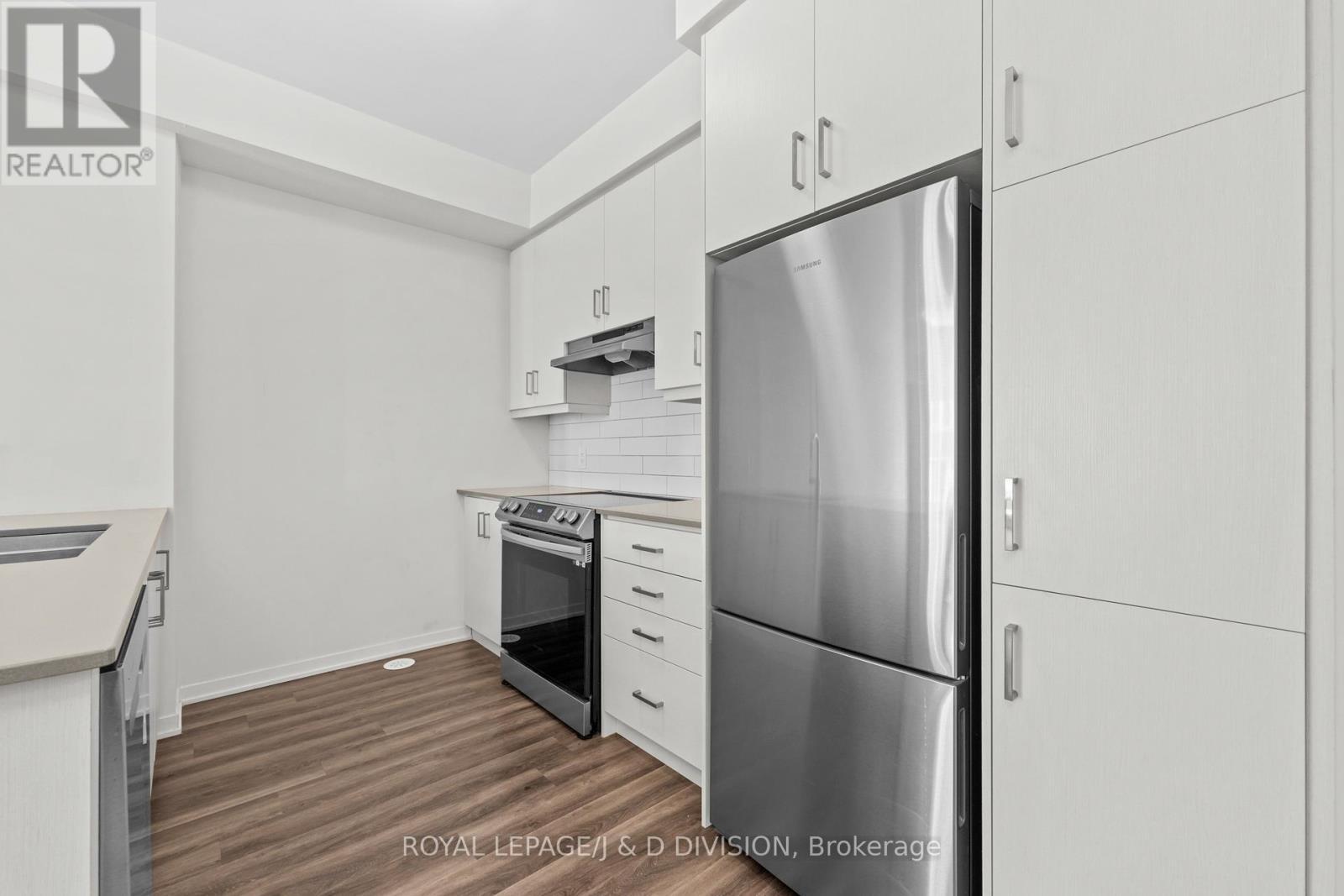 












57 - 31 HONEYCRISP CRESCENT

,
Vaughan,




Ontario
L4K0N6

