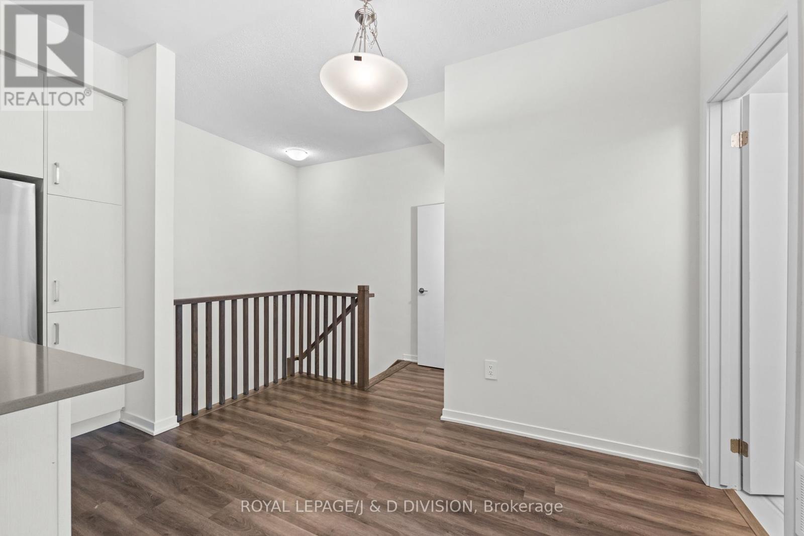 












57 - 31 HONEYCRISP CRESCENT

,
Vaughan,




Ontario
L4K0N6

