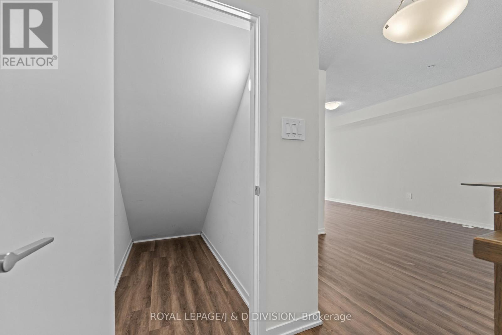 












57 - 31 HONEYCRISP CRESCENT

,
Vaughan,




Ontario
L4K0N6

