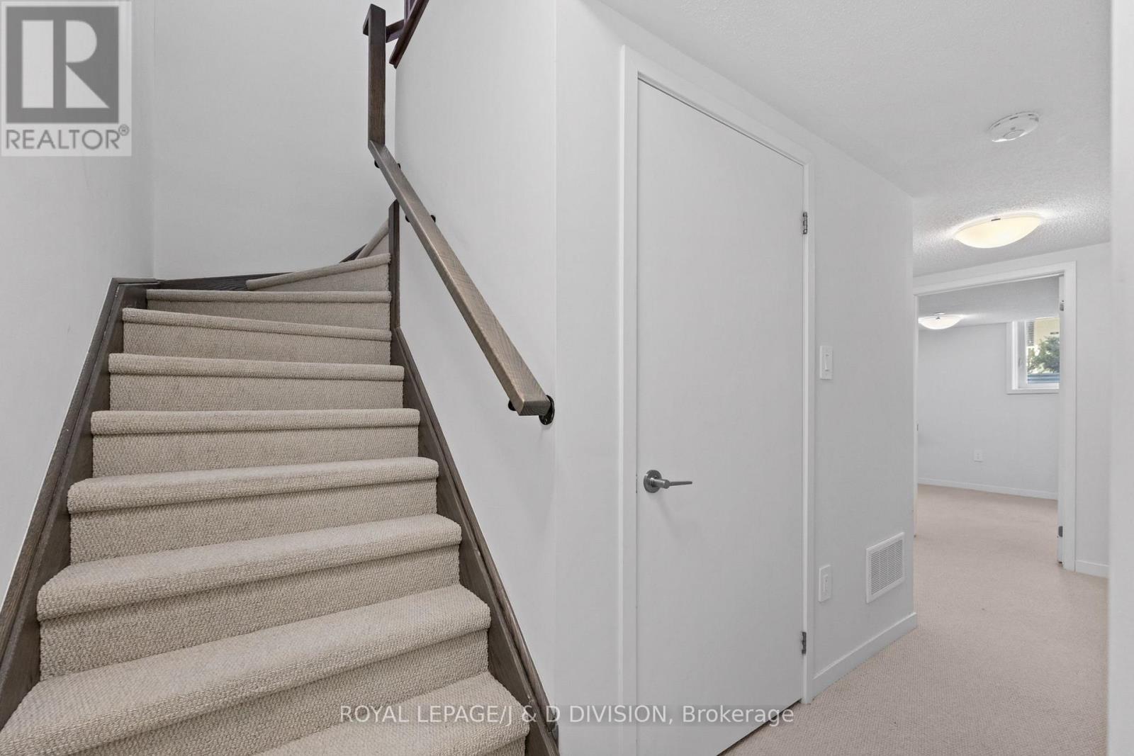 












57 - 31 HONEYCRISP CRESCENT

,
Vaughan,




Ontario
L4K0N6

