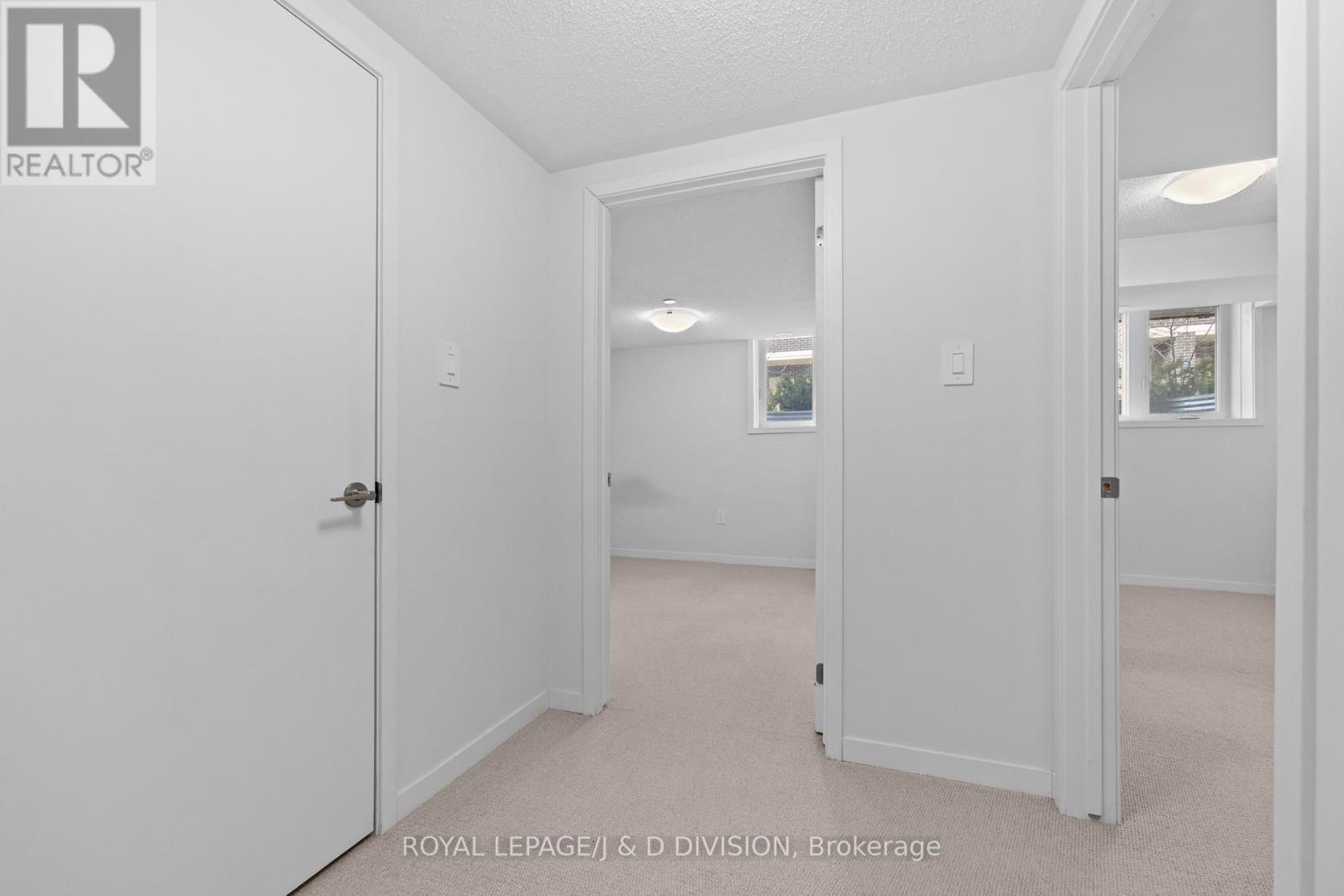 












57 - 31 HONEYCRISP CRESCENT

,
Vaughan,




Ontario
L4K0N6

