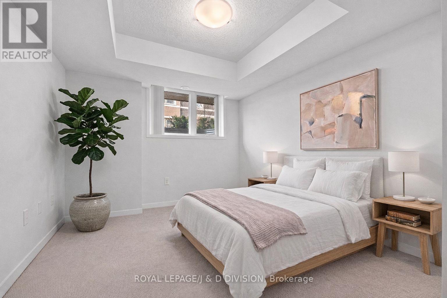 












57 - 31 HONEYCRISP CRESCENT

,
Vaughan,




Ontario
L4K0N6

