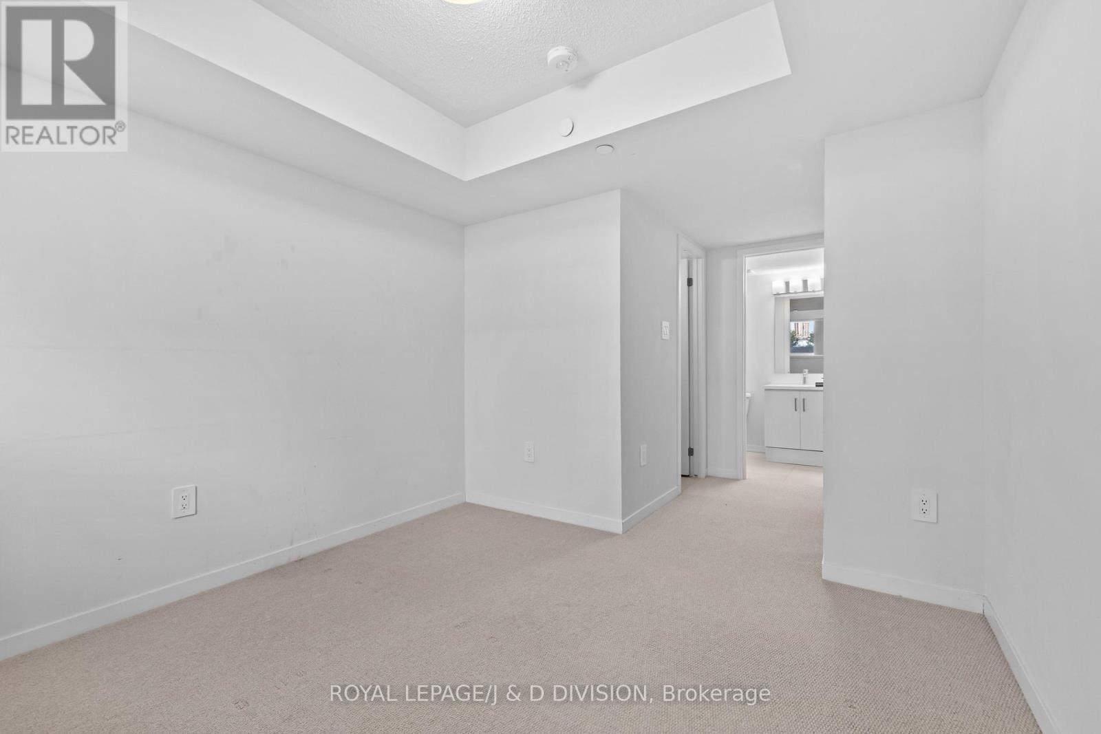 












57 - 31 HONEYCRISP CRESCENT

,
Vaughan,




Ontario
L4K0N6

