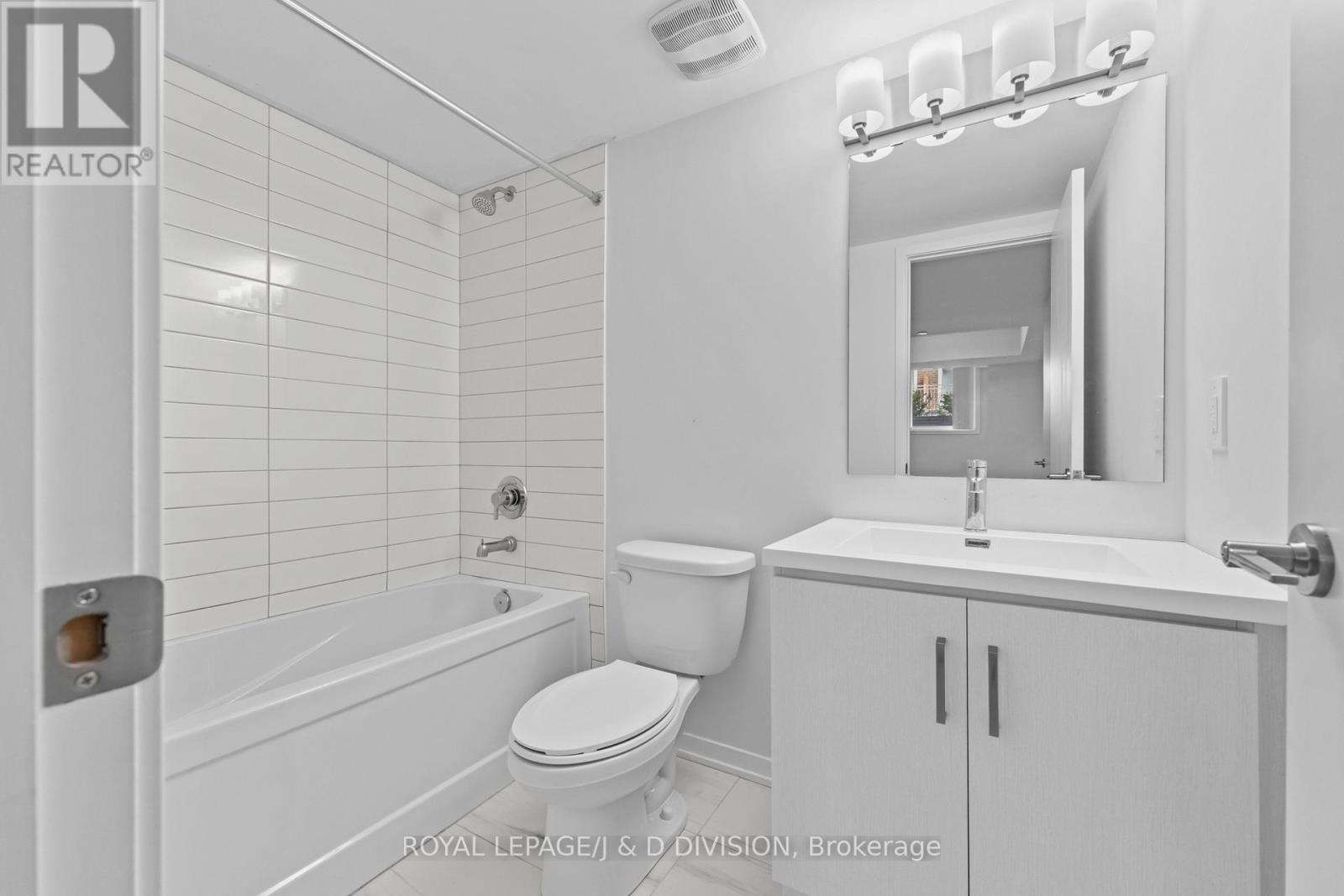 












57 - 31 HONEYCRISP CRESCENT

,
Vaughan,




Ontario
L4K0N6

