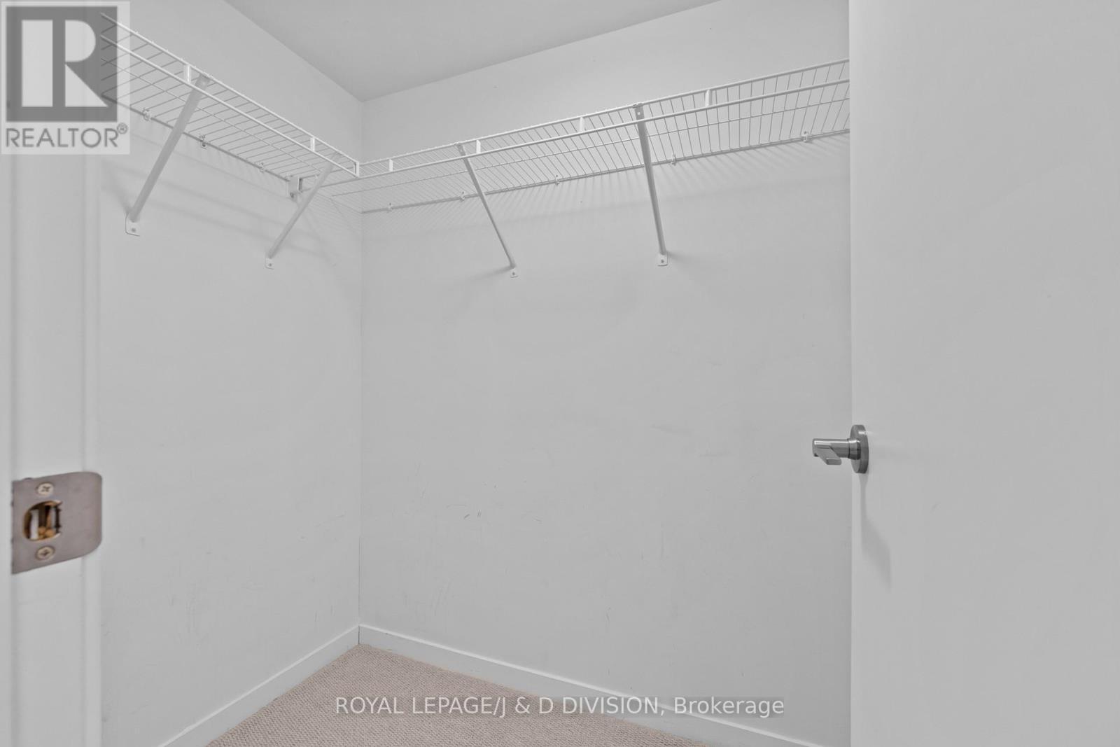 












57 - 31 HONEYCRISP CRESCENT

,
Vaughan,




Ontario
L4K0N6

