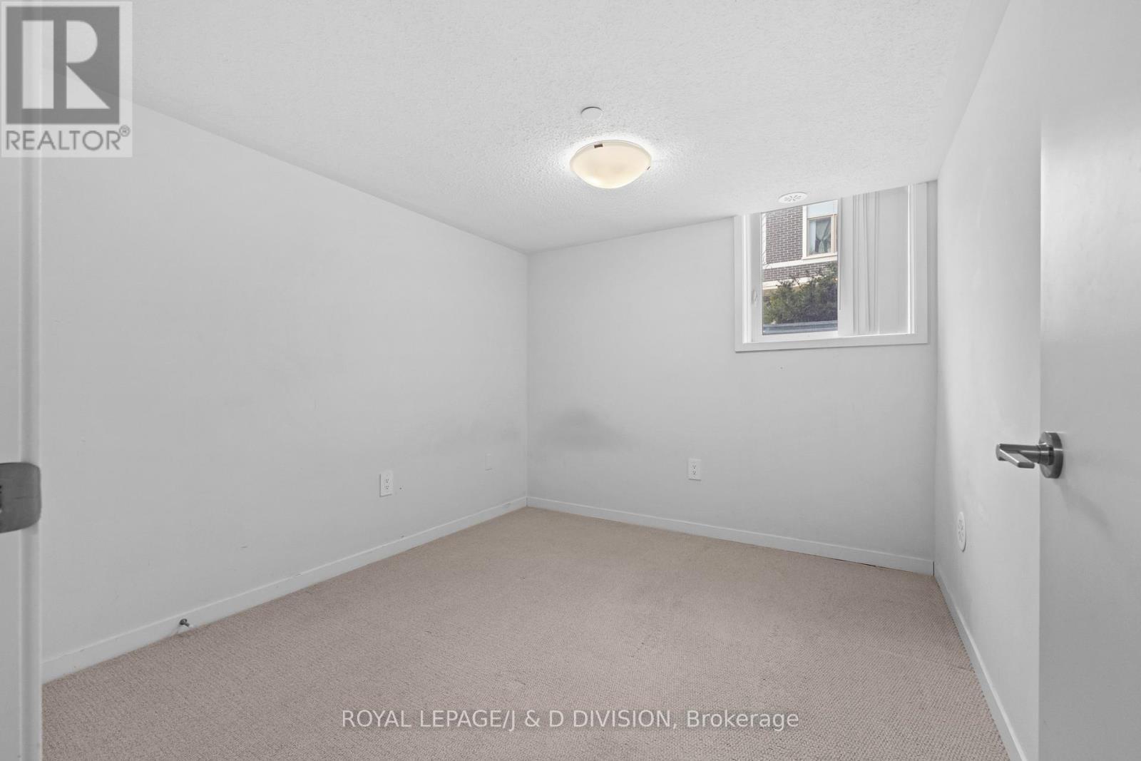 












57 - 31 HONEYCRISP CRESCENT

,
Vaughan,




Ontario
L4K0N6

