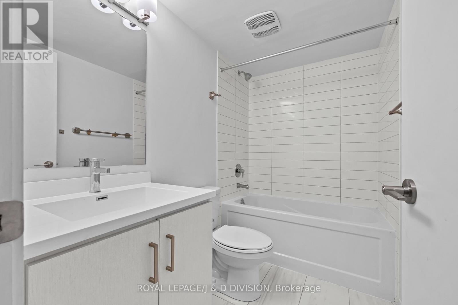 












57 - 31 HONEYCRISP CRESCENT

,
Vaughan,




Ontario
L4K0N6

