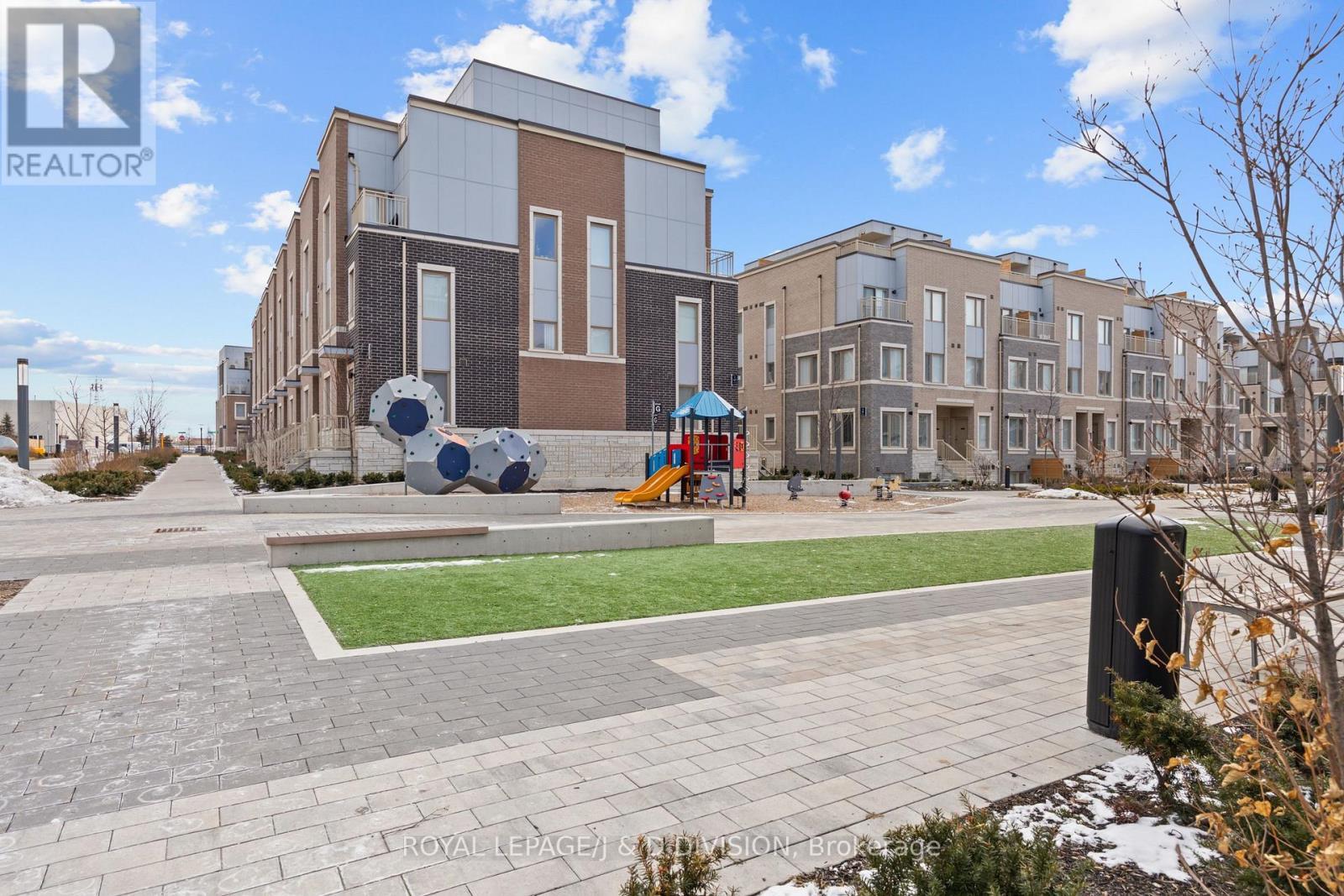 












57 - 31 HONEYCRISP CRESCENT

,
Vaughan,




Ontario
L4K0N6

