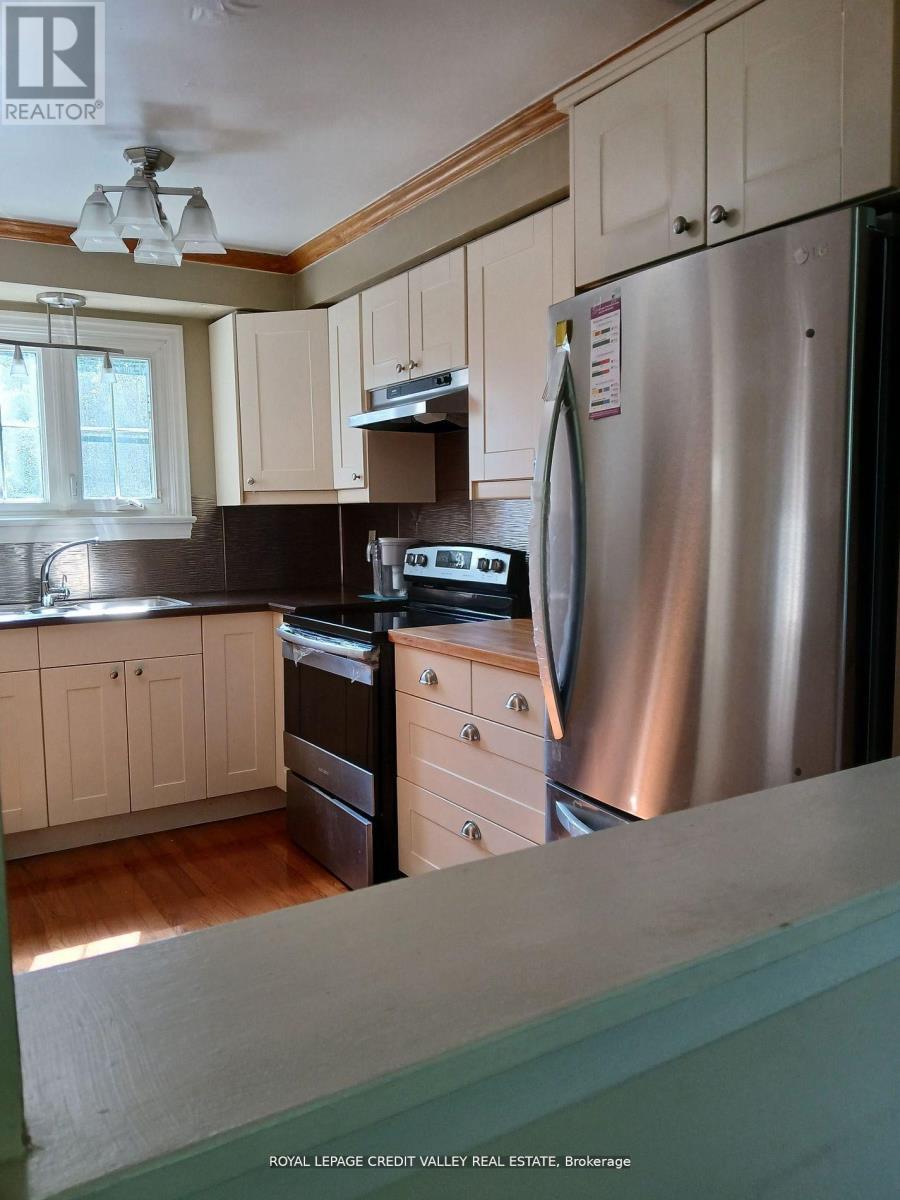 












24 SUTTER AVENUE

,
Brampton,




Ontario
L6Z1G7

