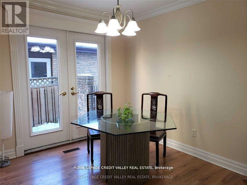 












24 SUTTER AVENUE

,
Brampton,




Ontario
L6Z1G7

