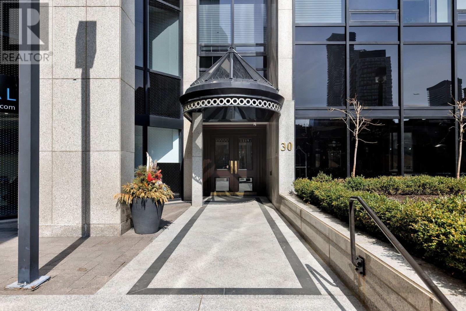 












901 - 30 WELLINGTON STREET E

,
Toronto,




Ontario
M5E1S3

