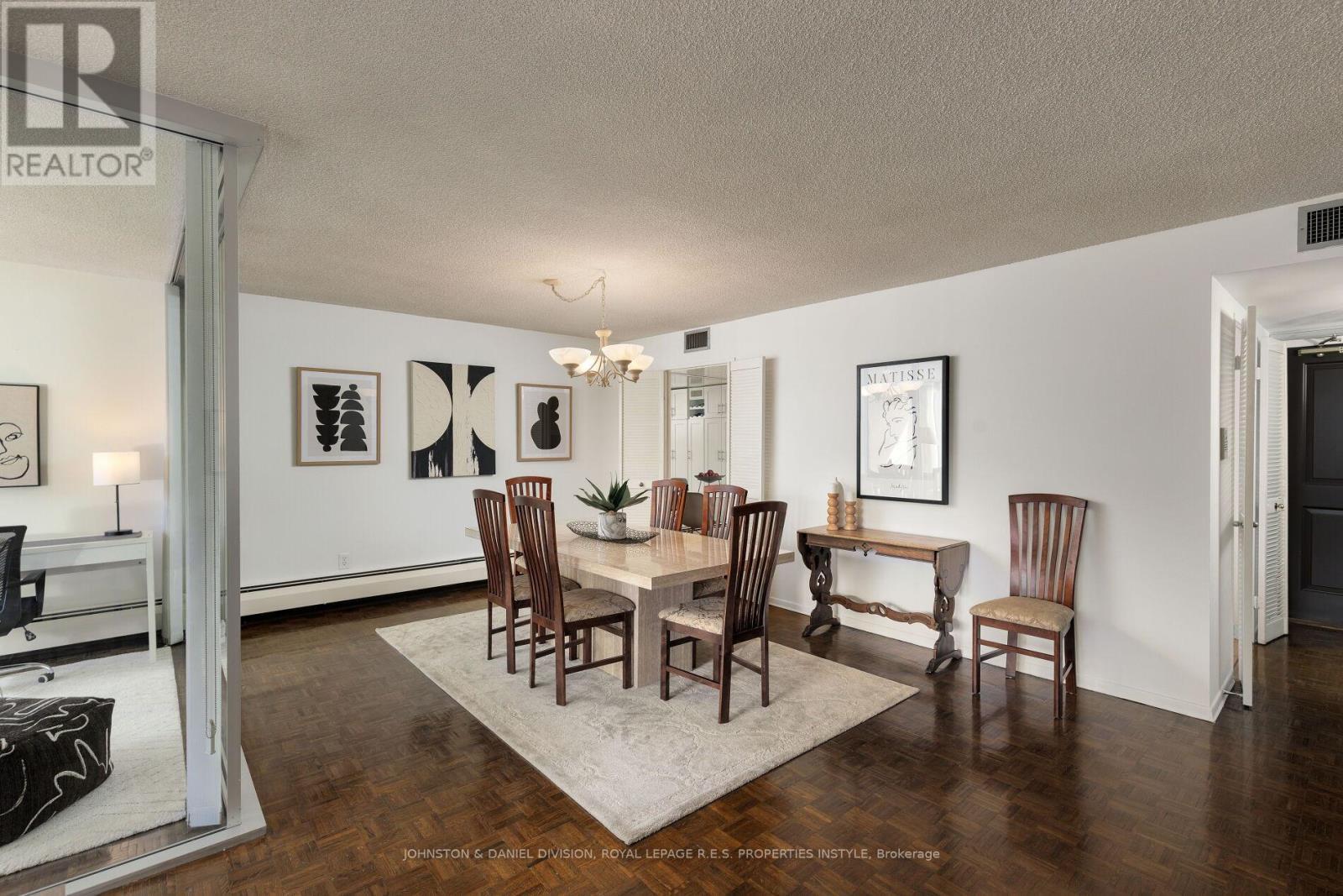 












901 - 30 WELLINGTON STREET E

,
Toronto,




Ontario
M5E1S3

