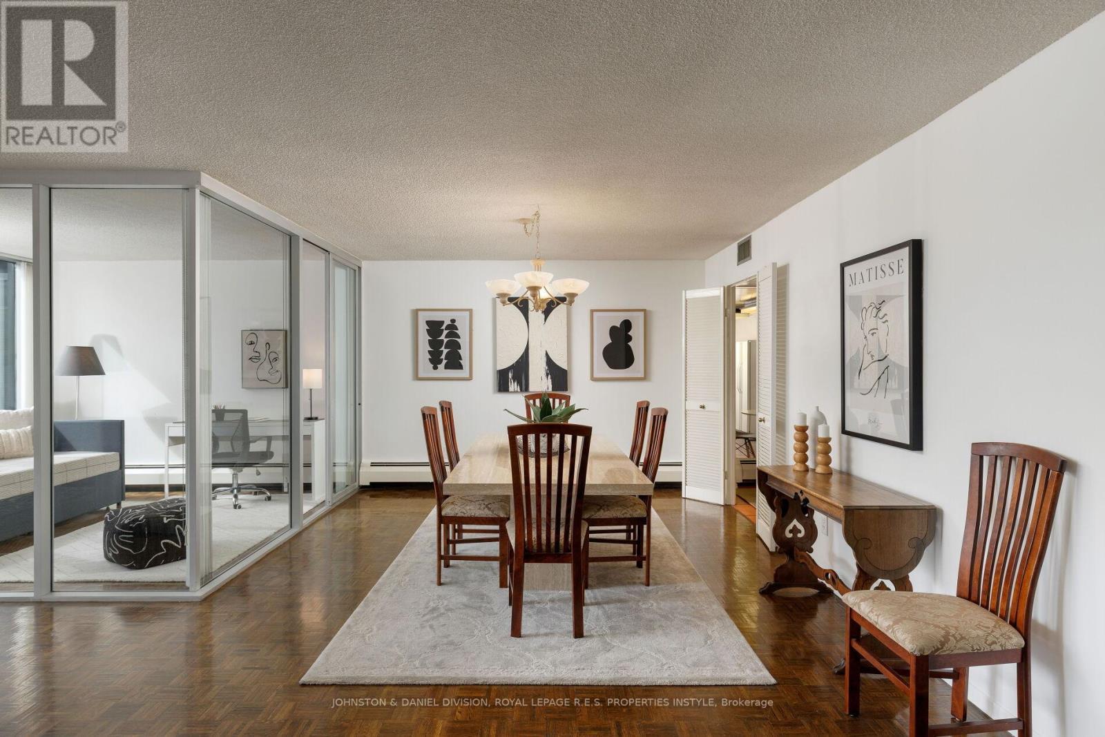 












901 - 30 WELLINGTON STREET E

,
Toronto,




Ontario
M5E1S3

