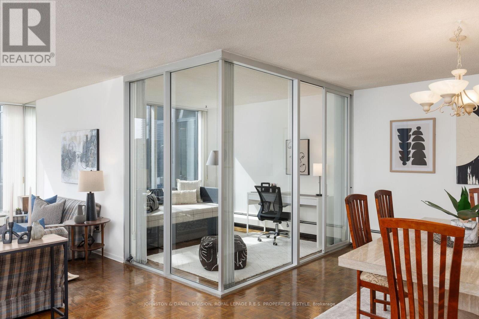 












901 - 30 WELLINGTON STREET E

,
Toronto,




Ontario
M5E1S3

