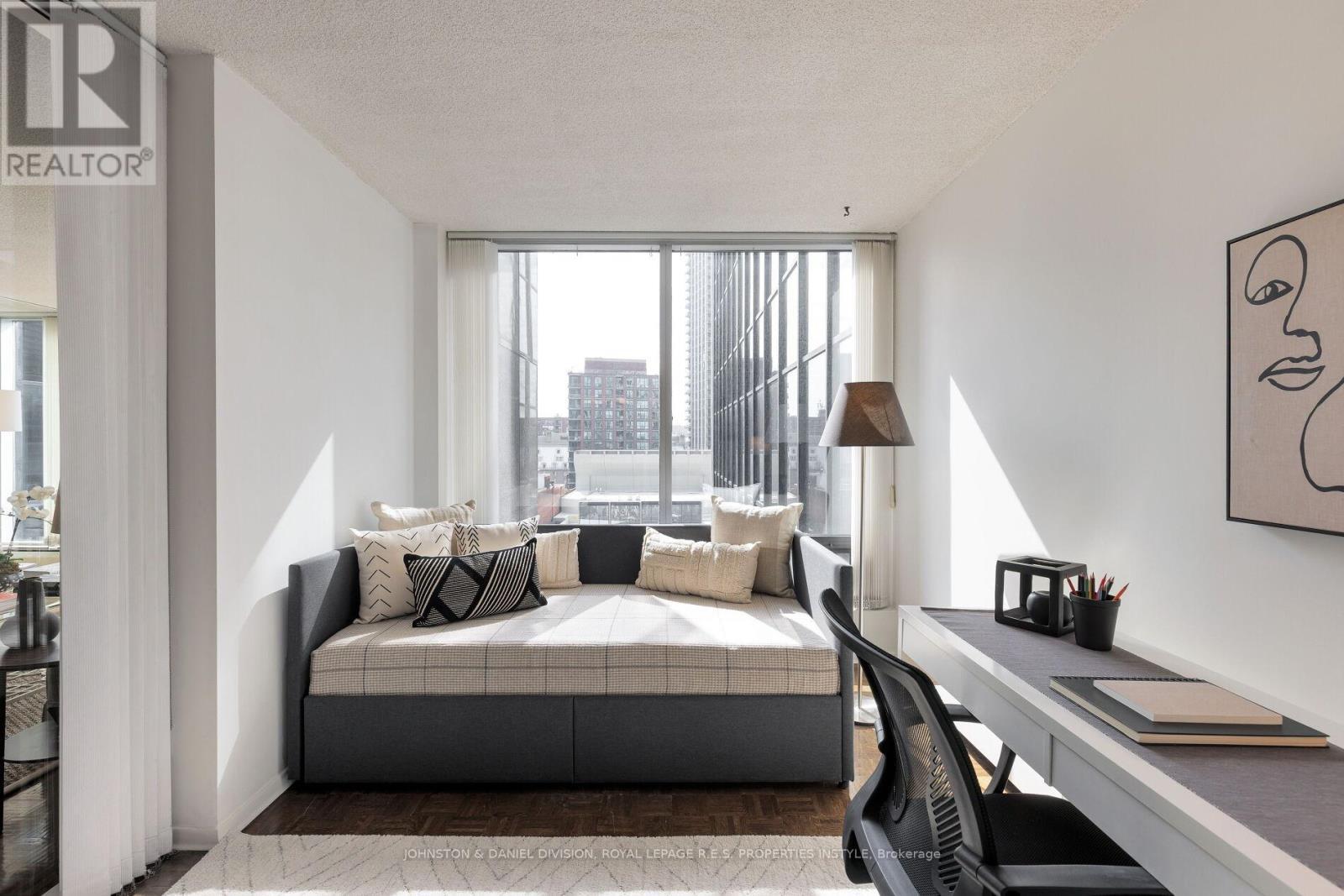 












901 - 30 WELLINGTON STREET E

,
Toronto,




Ontario
M5E1S3

