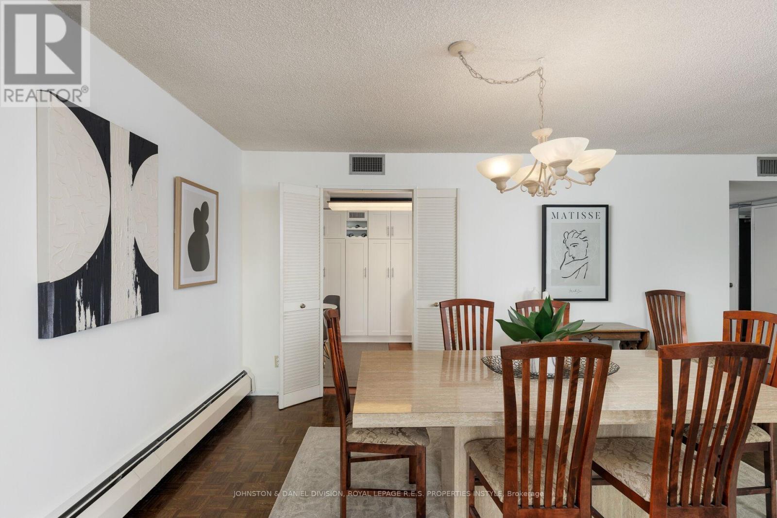 












901 - 30 WELLINGTON STREET E

,
Toronto,




Ontario
M5E1S3

