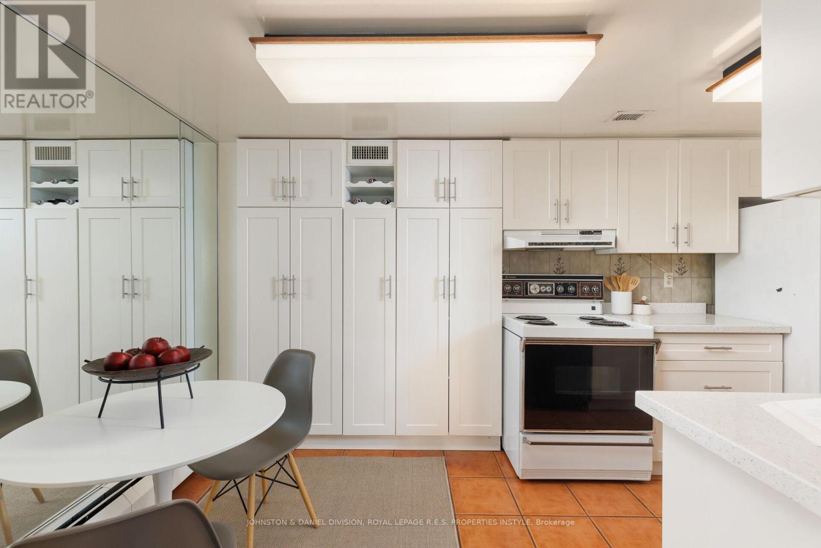 












901 - 30 WELLINGTON STREET E

,
Toronto,




Ontario
M5E1S3

