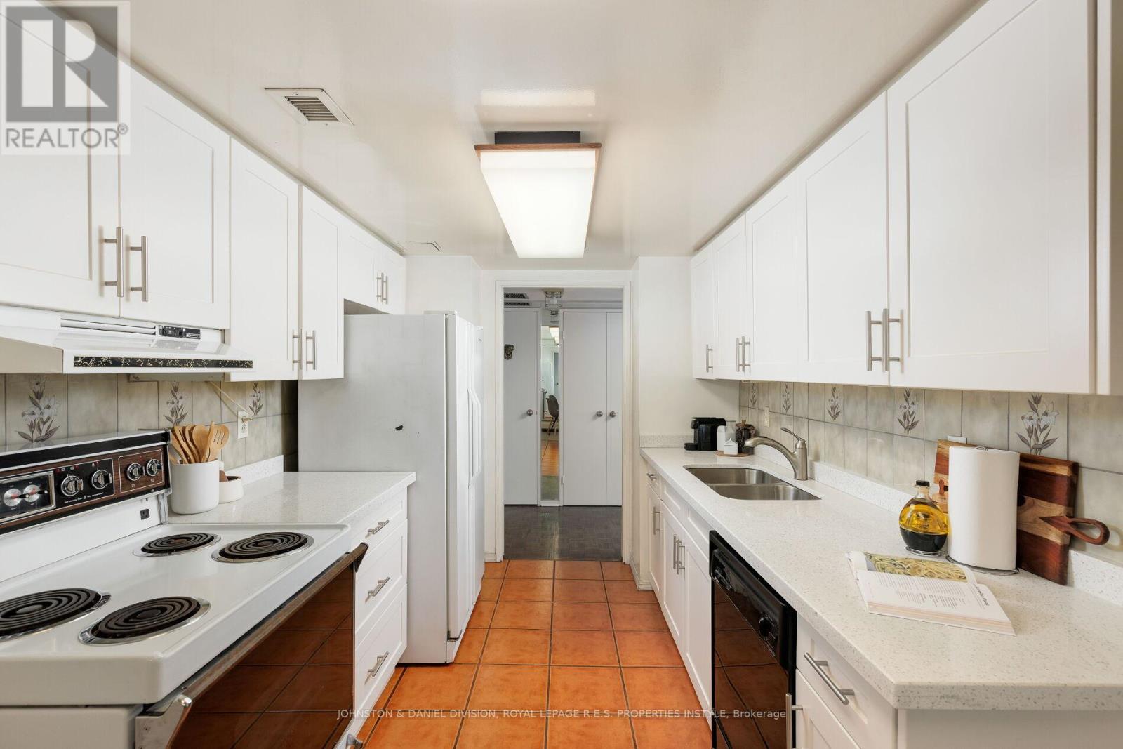 












901 - 30 WELLINGTON STREET E

,
Toronto,




Ontario
M5E1S3

