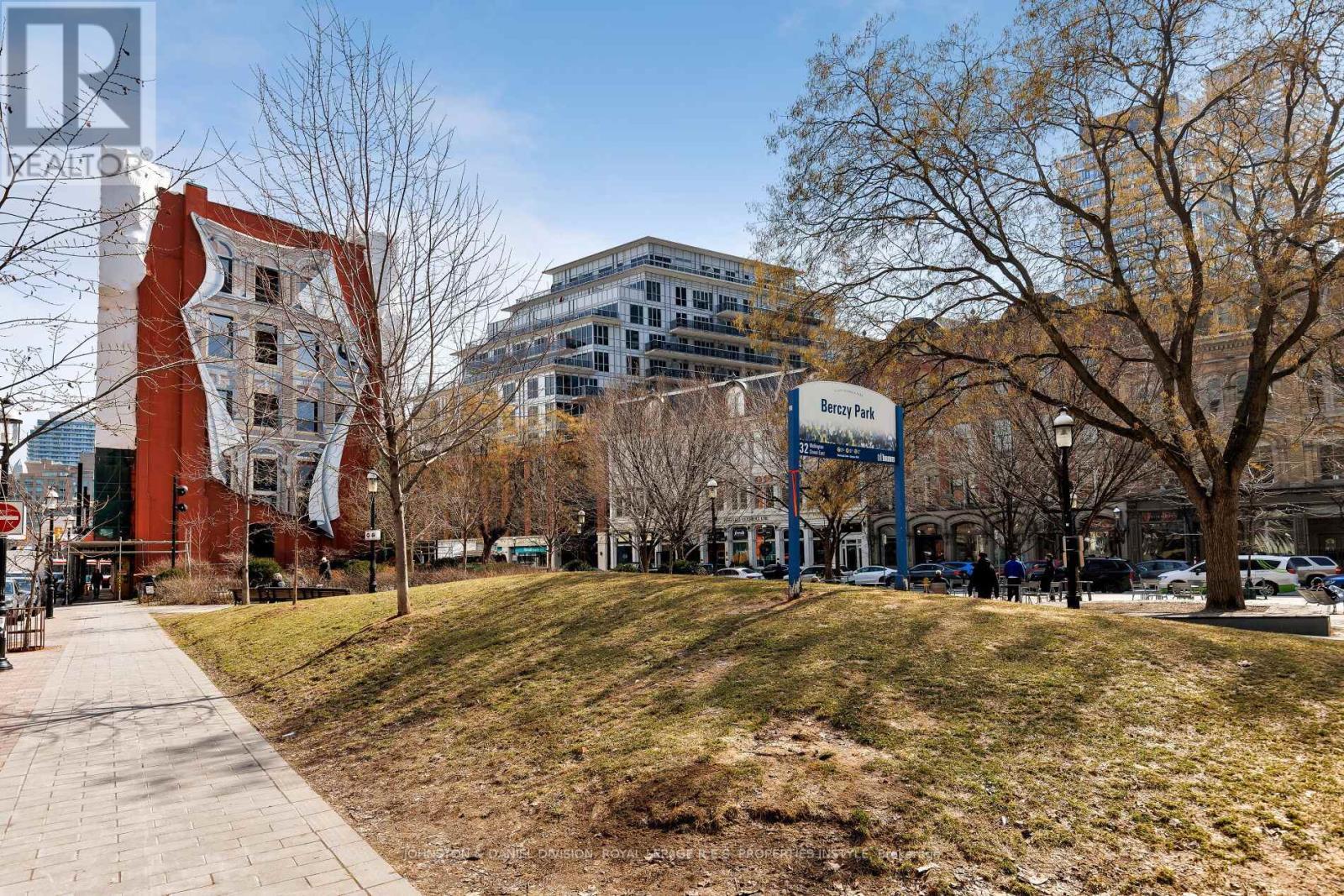 












901 - 30 WELLINGTON STREET E

,
Toronto,




Ontario
M5E1S3

