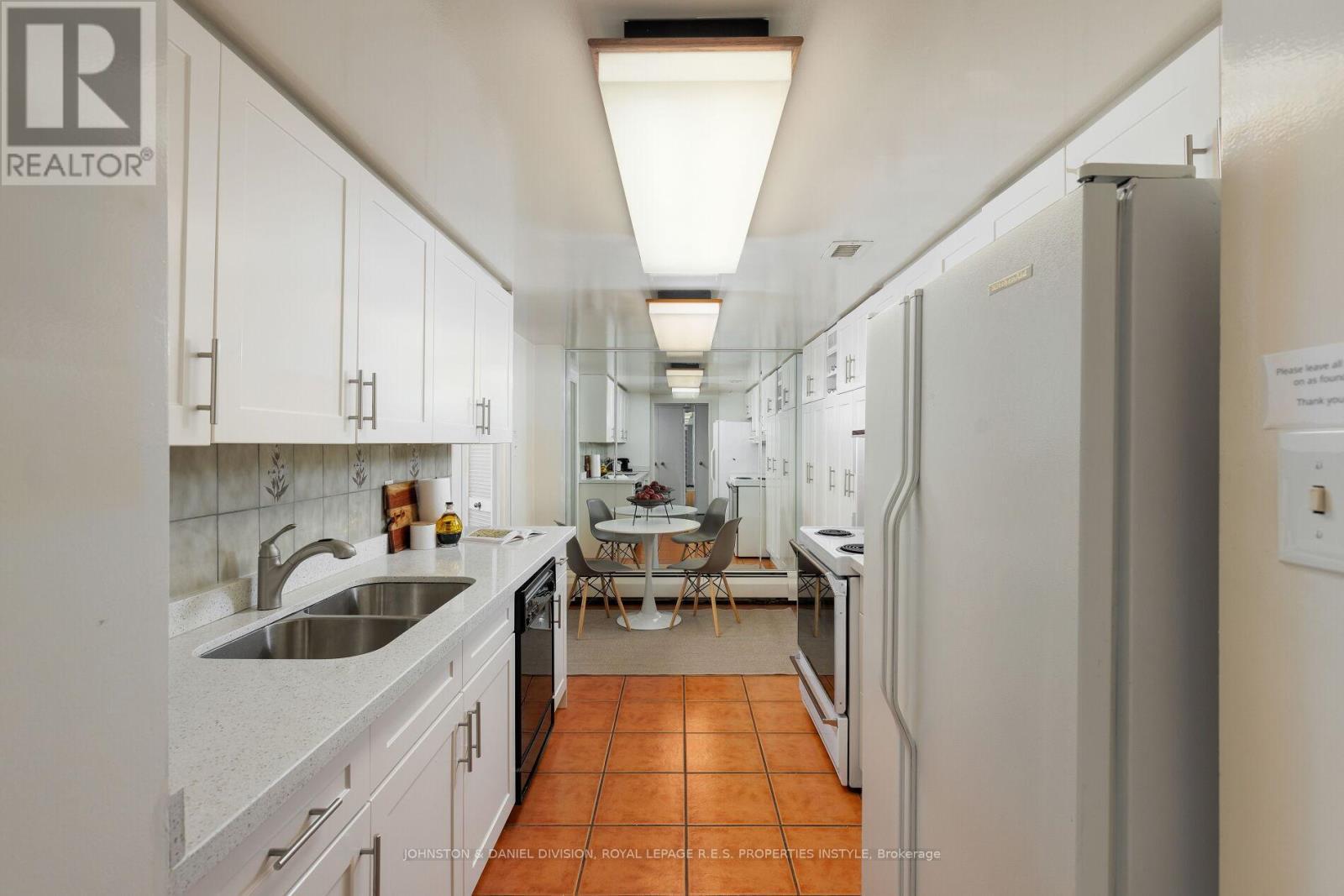 












901 - 30 WELLINGTON STREET E

,
Toronto,




Ontario
M5E1S3

