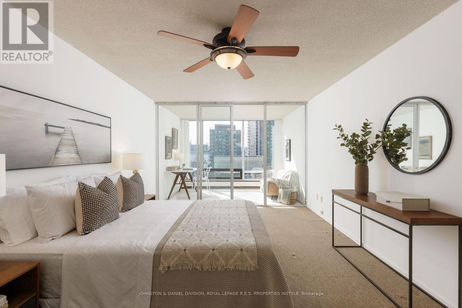 












901 - 30 WELLINGTON STREET E

,
Toronto,




Ontario
M5E1S3

