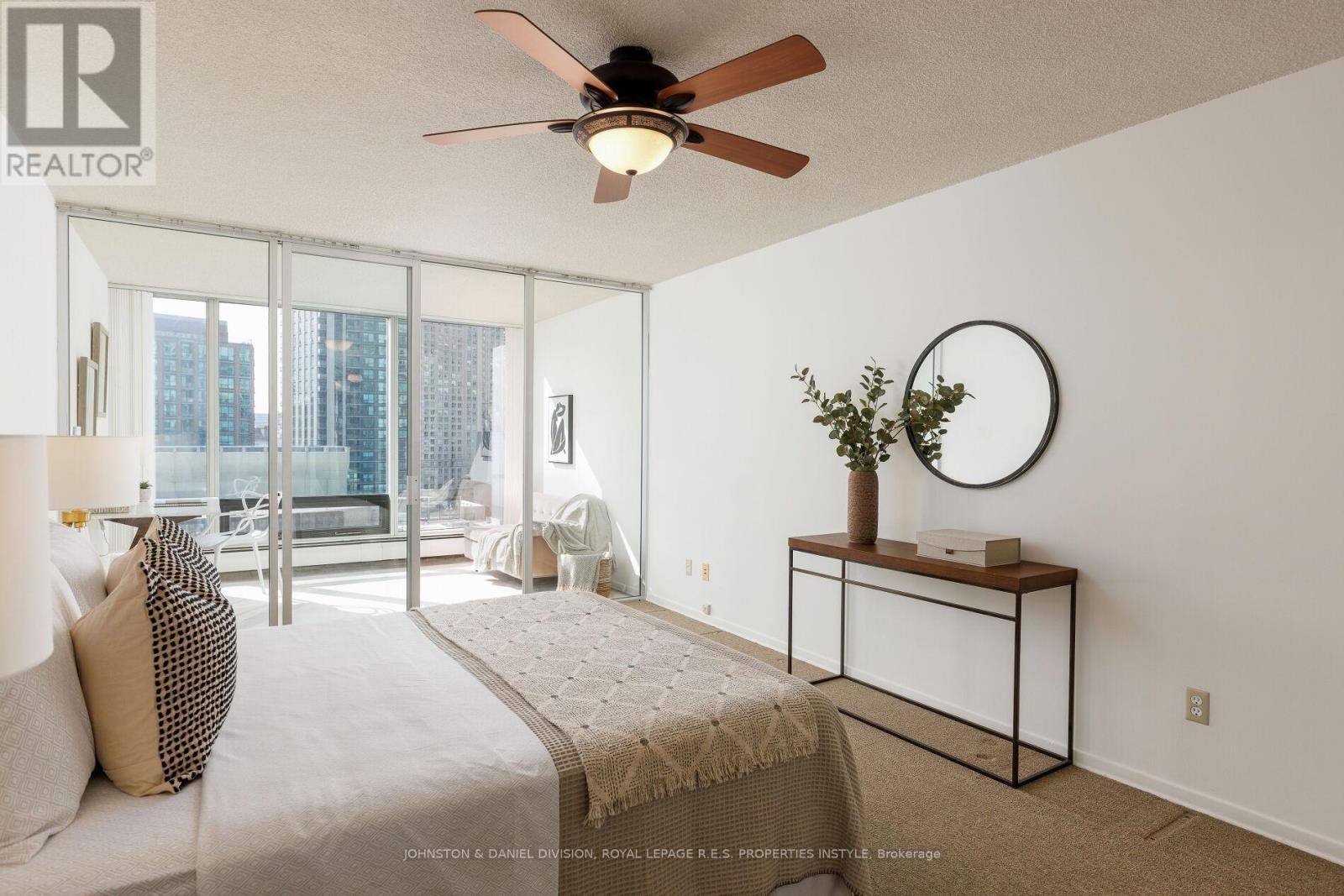 












901 - 30 WELLINGTON STREET E

,
Toronto,




Ontario
M5E1S3

