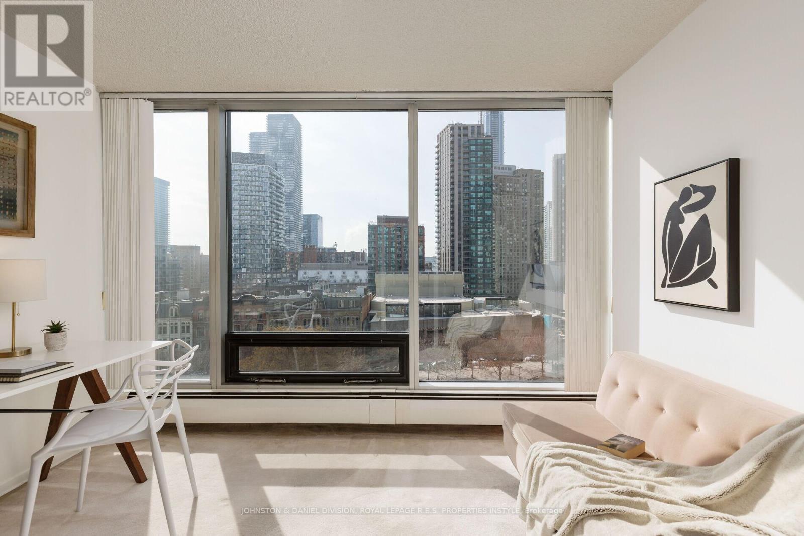 












901 - 30 WELLINGTON STREET E

,
Toronto,




Ontario
M5E1S3

