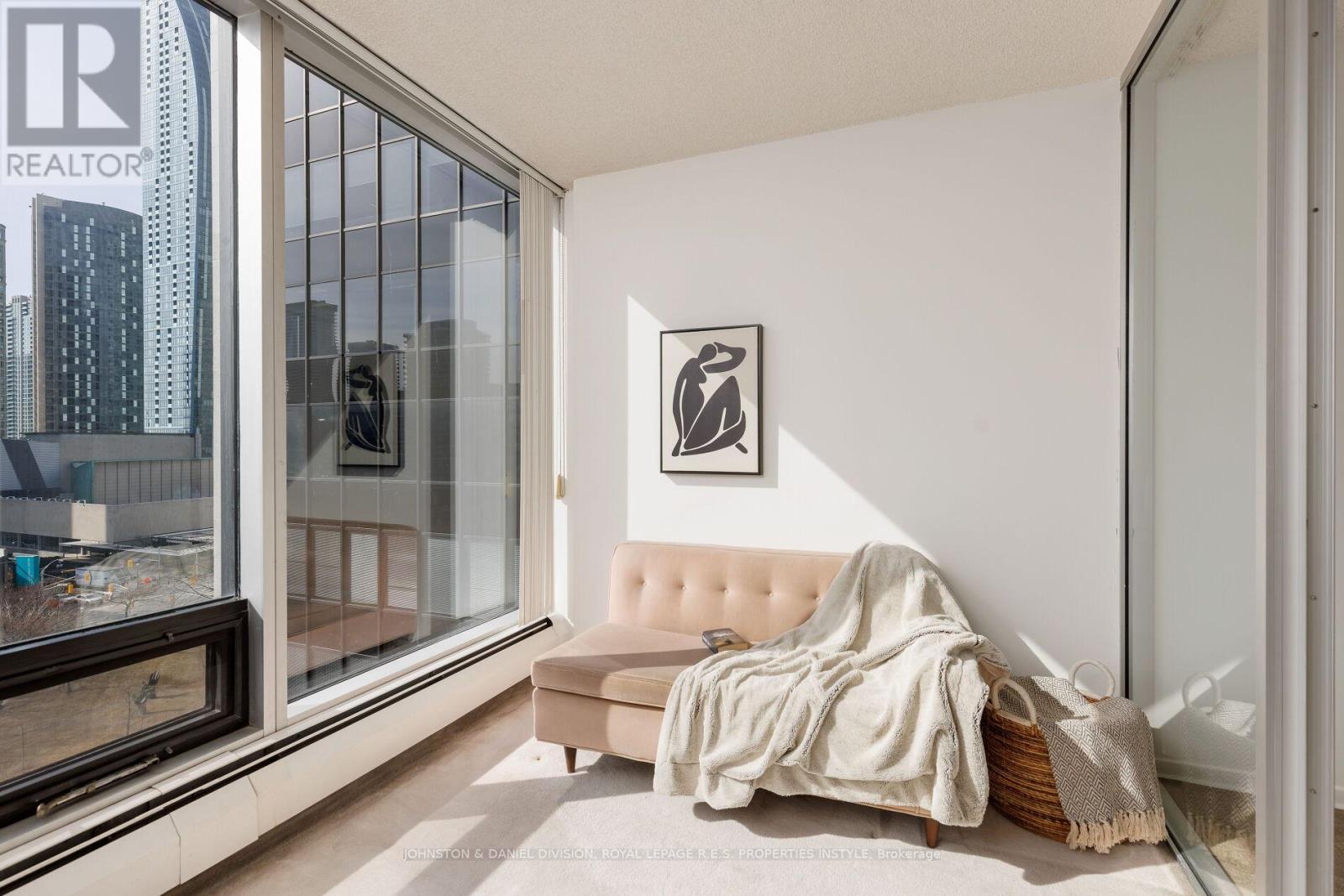 












901 - 30 WELLINGTON STREET E

,
Toronto,




Ontario
M5E1S3

