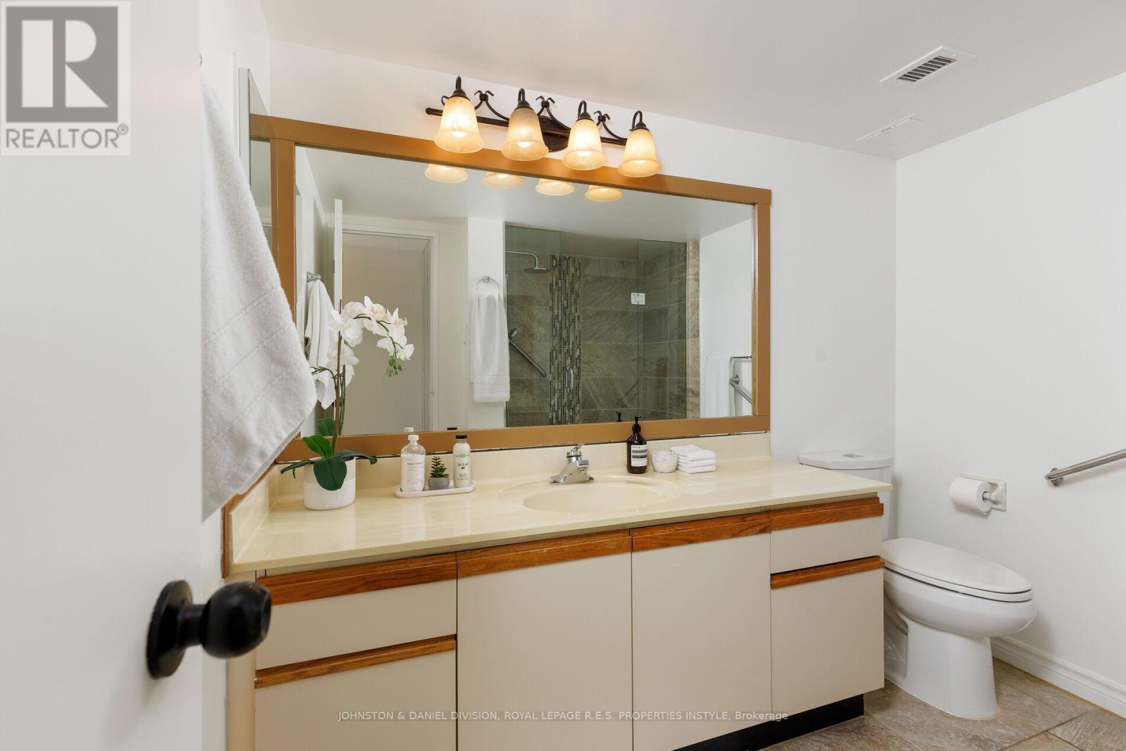 












901 - 30 WELLINGTON STREET E

,
Toronto,




Ontario
M5E1S3

