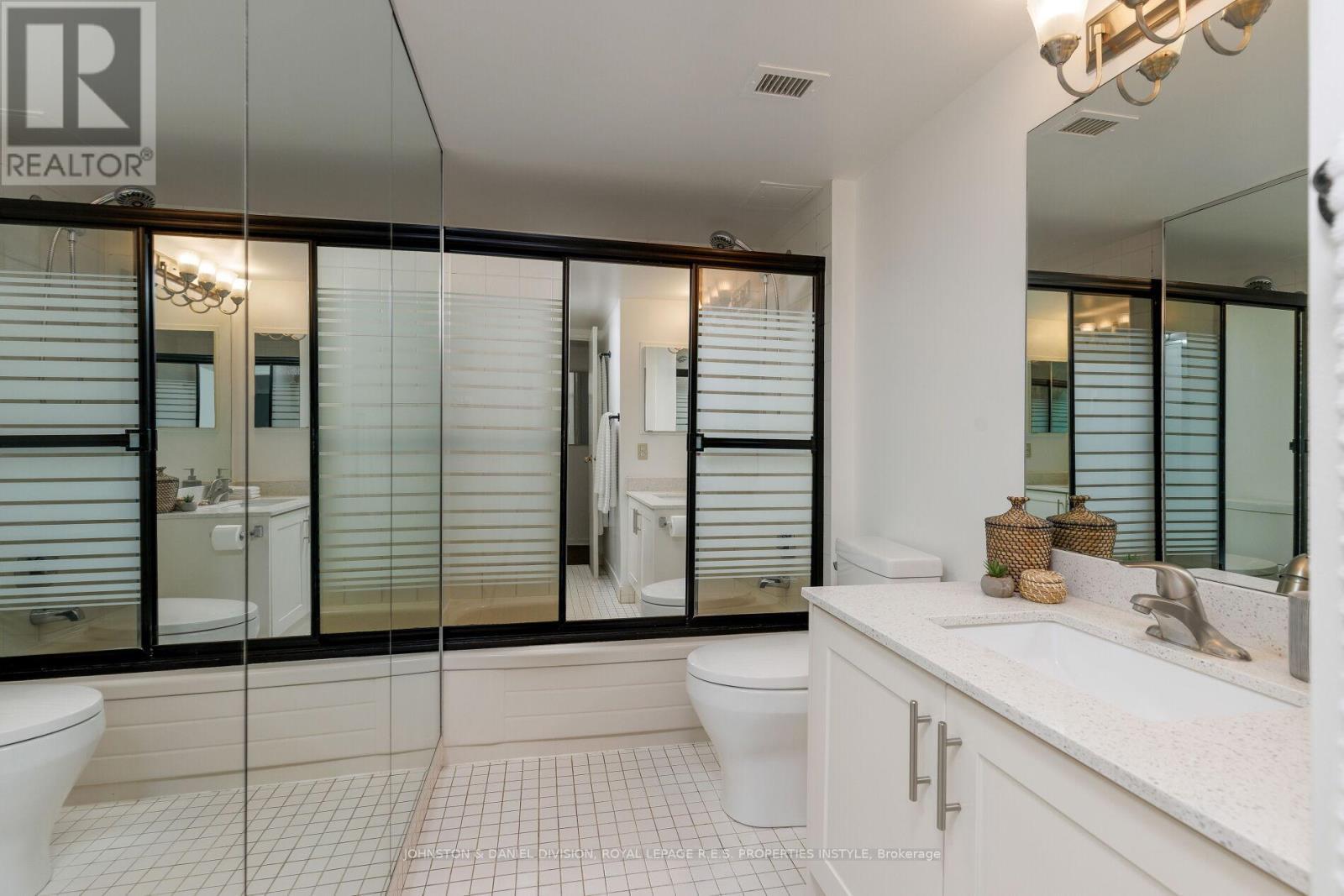 












901 - 30 WELLINGTON STREET E

,
Toronto,




Ontario
M5E1S3

