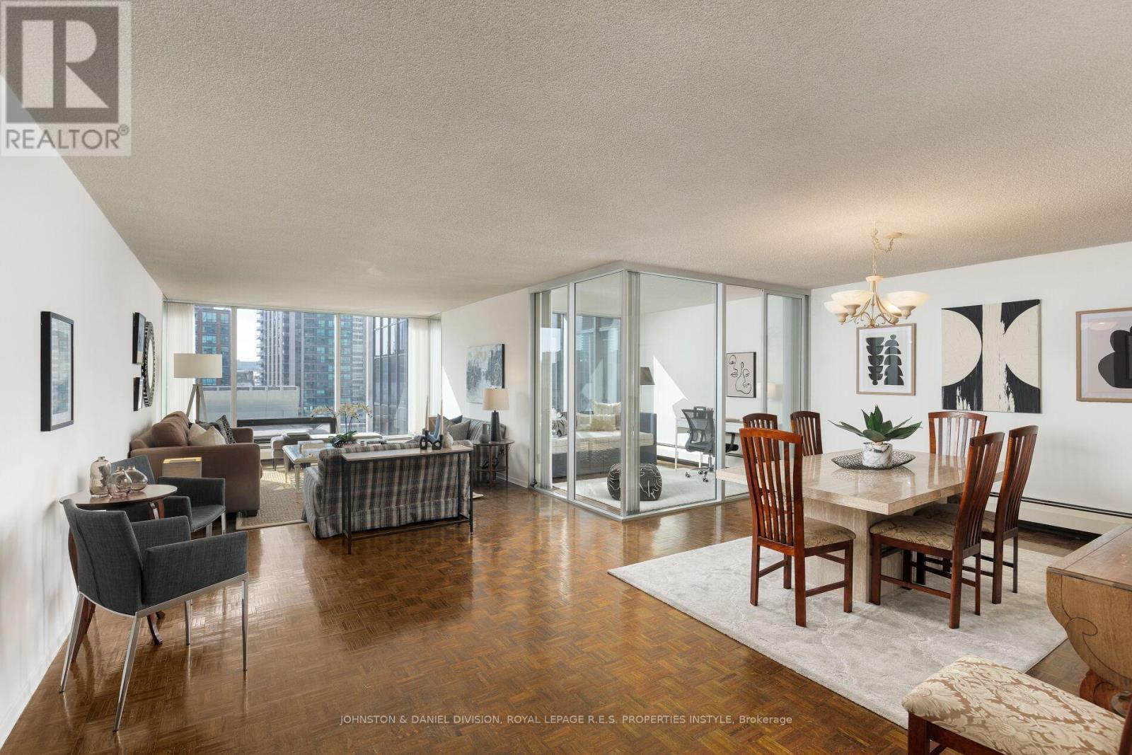 












901 - 30 WELLINGTON STREET E

,
Toronto,




Ontario
M5E1S3

