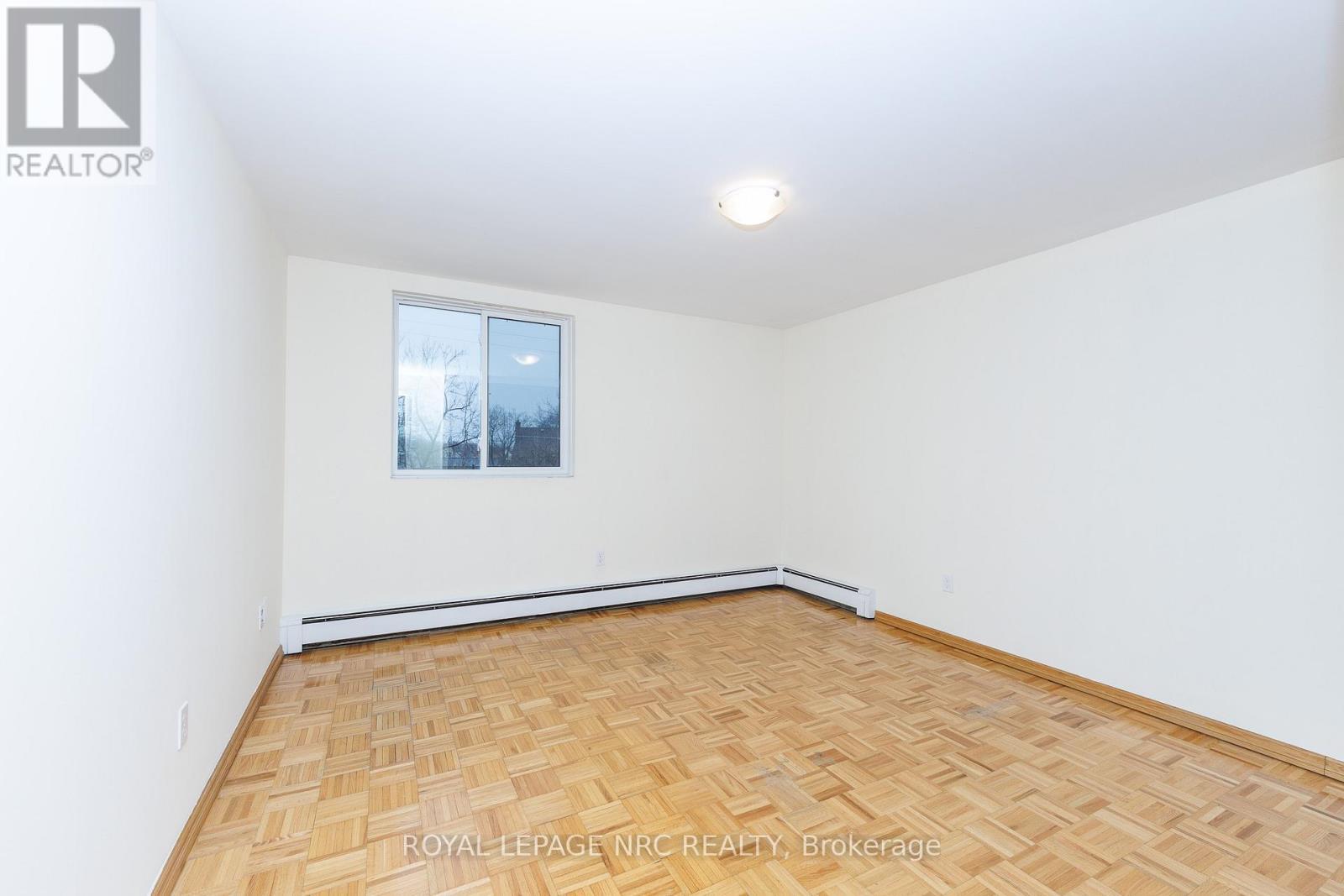 












209 - 264 GRANTHAM AVENUE

,
St. Catharines (Carlton/Bunting),




Ontario
L2M5B5

