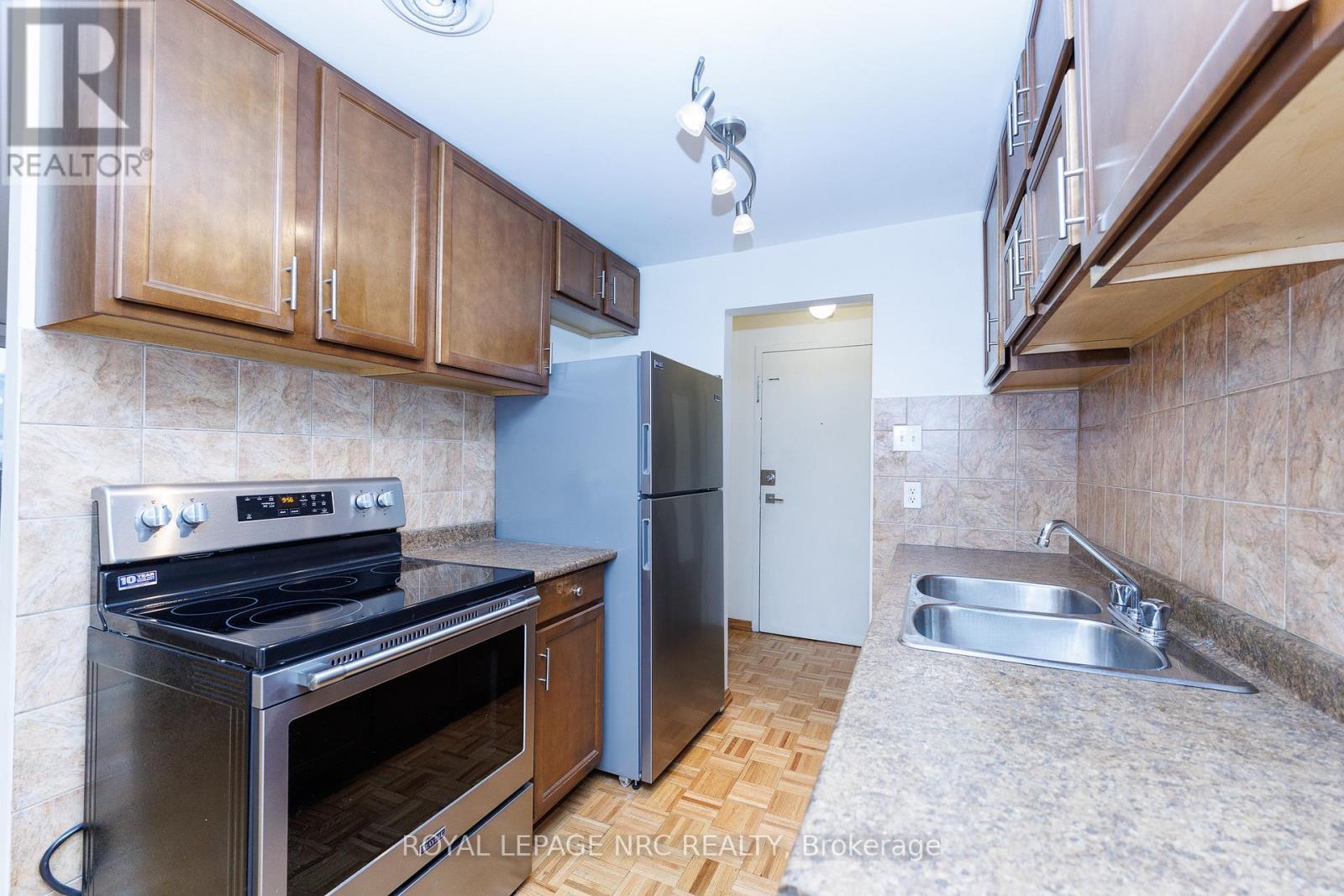












209 - 264 GRANTHAM AVENUE

,
St. Catharines (Carlton/Bunting),




Ontario
L2M5B5

