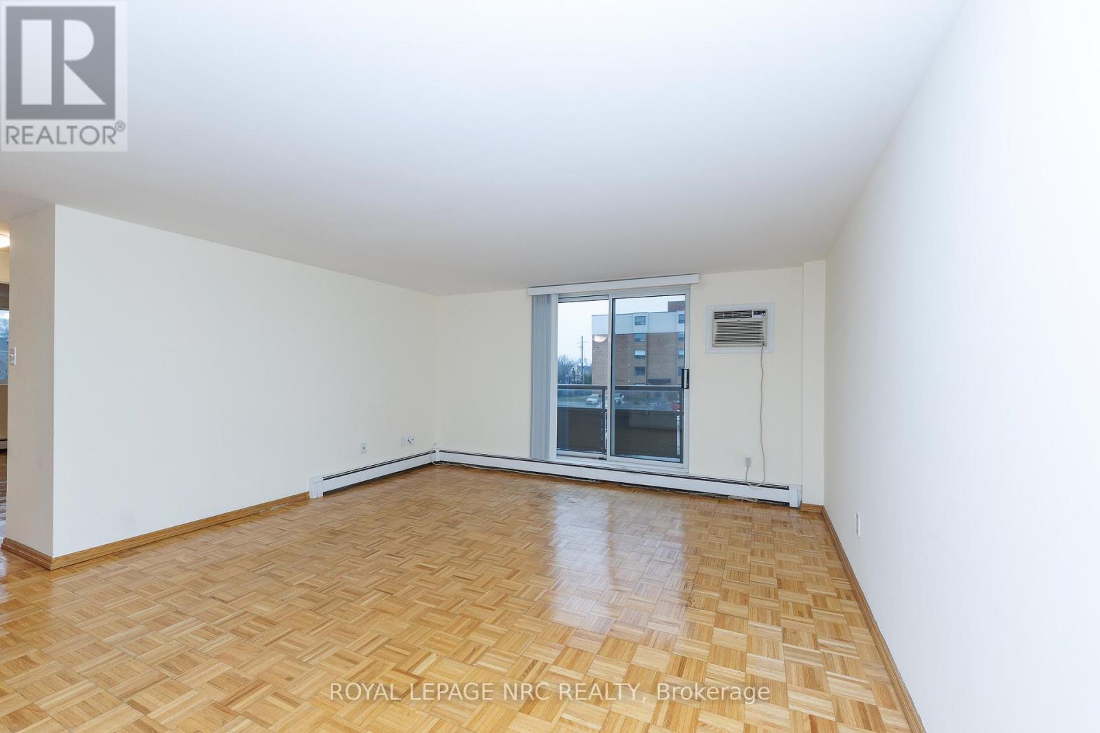 












209 - 264 GRANTHAM AVENUE

,
St. Catharines (Carlton/Bunting),




Ontario
L2M5B5

