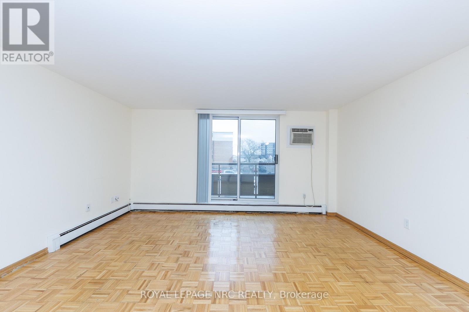 












209 - 264 GRANTHAM AVENUE

,
St. Catharines (Carlton/Bunting),




Ontario
L2M5B5

