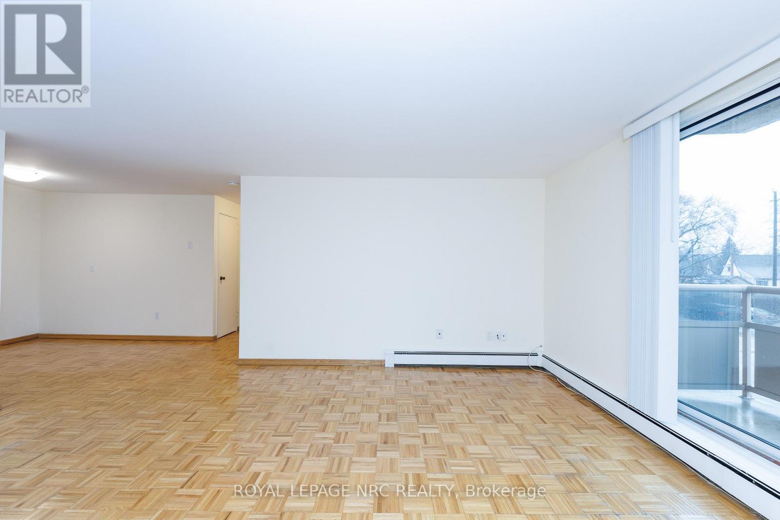 












209 - 264 GRANTHAM AVENUE

,
St. Catharines (Carlton/Bunting),




Ontario
L2M5B5

