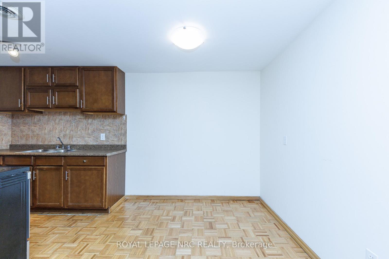 












209 - 264 GRANTHAM AVENUE

,
St. Catharines (Carlton/Bunting),




Ontario
L2M5B5

